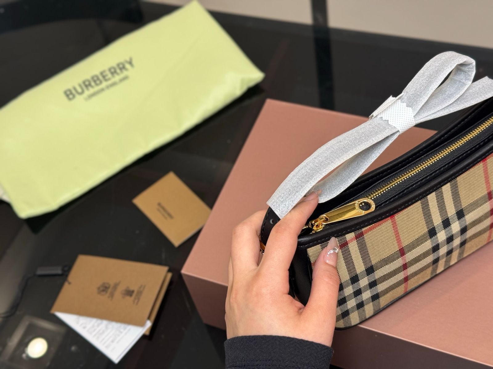 【今日特価】Burberry ヴィンテージ アームポーチ-WTO輸入2