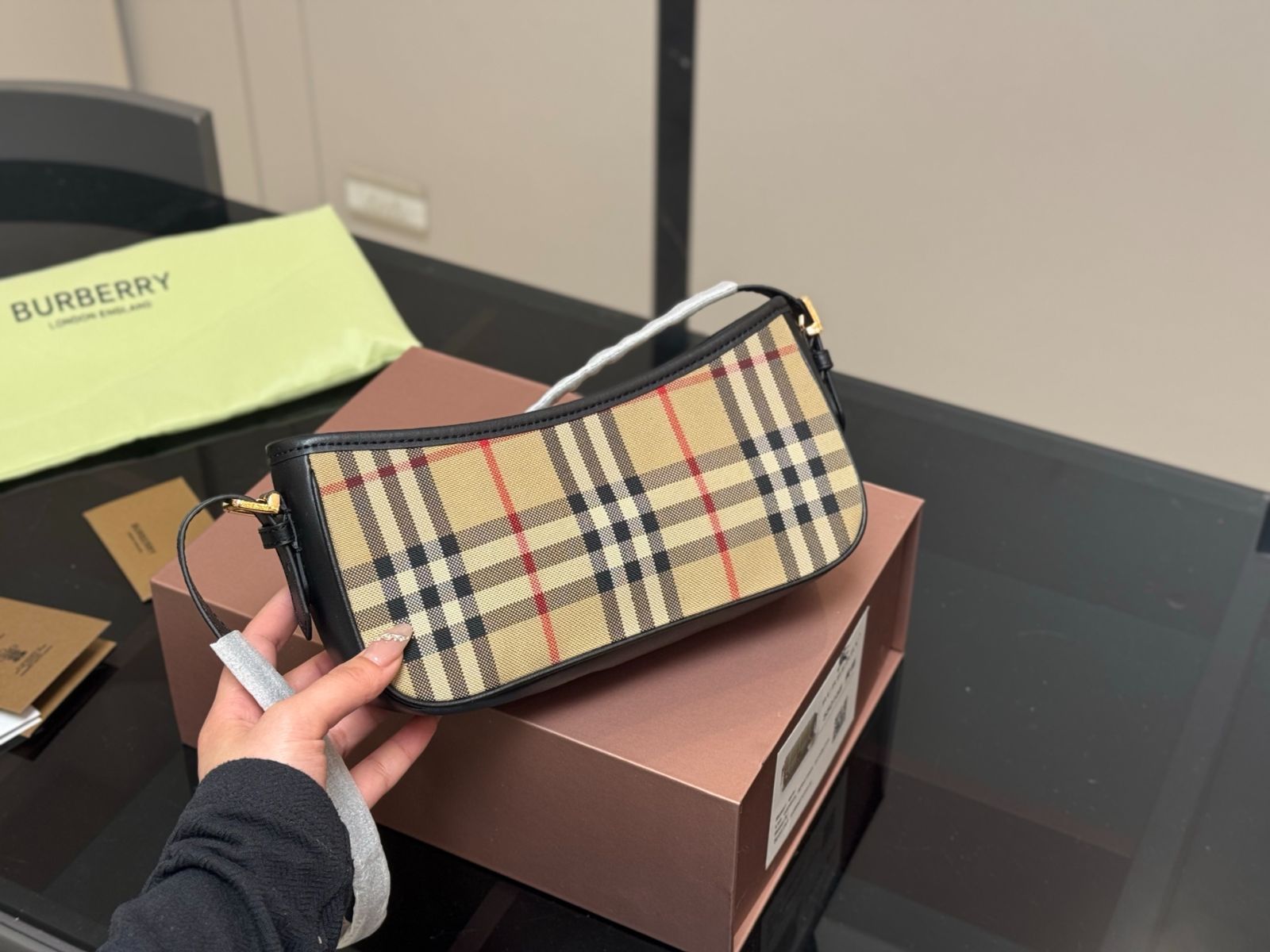 【今日特価】Burberry ヴィンテージ アームポーチ-WTO輸入2