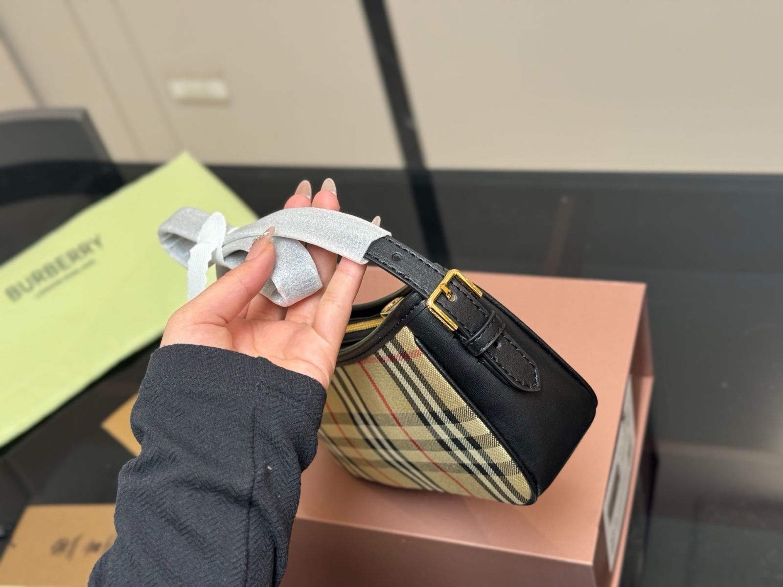 【今日特価】Burberry ヴィンテージ アームポーチ-WTO輸入2