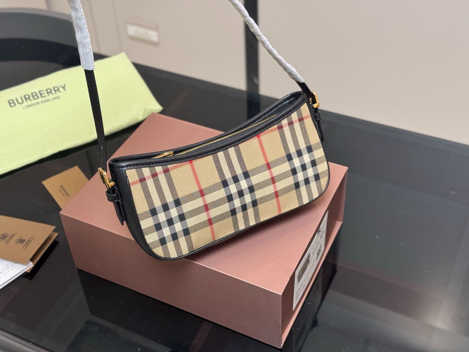 【今日特価】Burberry ヴィンテージ アームポーチ-WTO輸入2