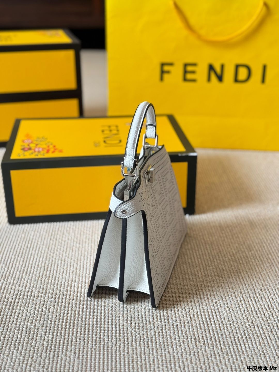 【今日特価】Fendi フェンディ ホワイト クオイオ ロマーノ ハンドバッグ 19-WTO輸入2