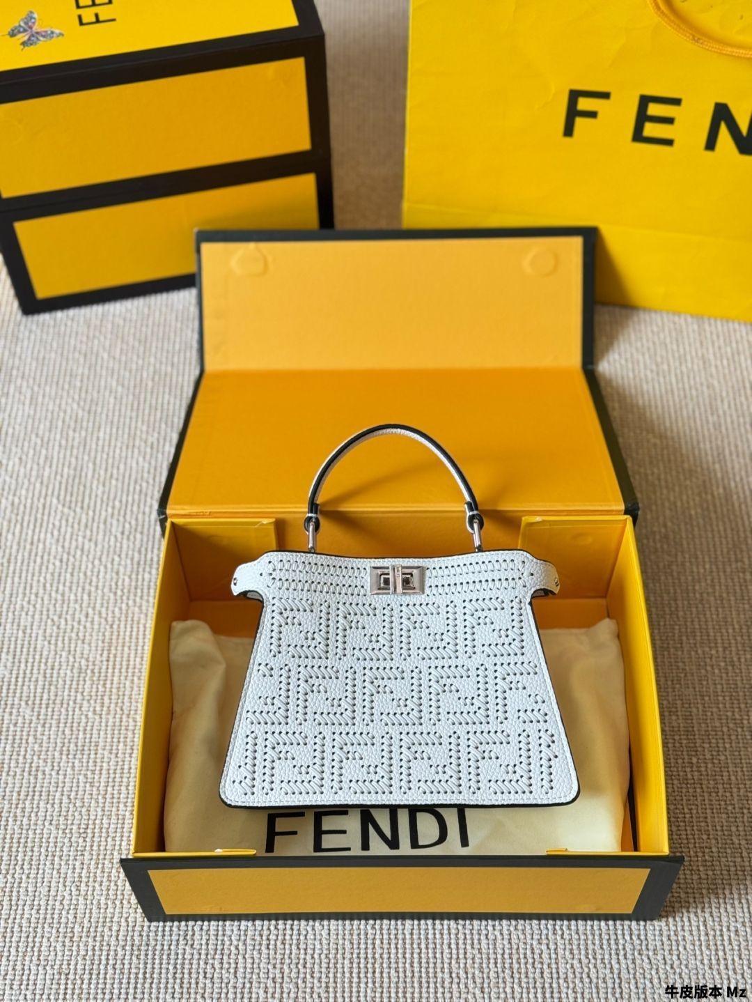 【今日特価】Fendi フェンディ ホワイト クオイオ ロマーノ ハンドバッグ 19-WTO輸入2