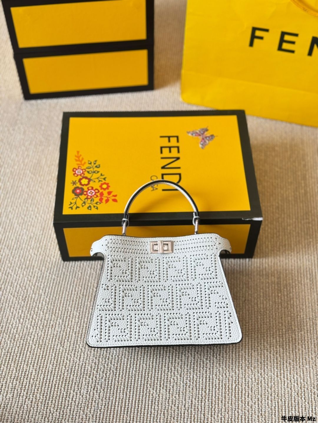 【今日特価】Fendi フェンディ ホワイト クオイオ ロマーノ ハンドバッグ 19-WTO輸入2