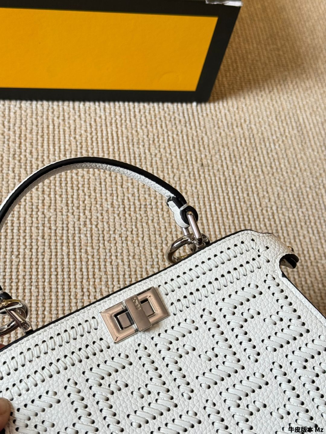 【今日特価】Fendi フェンディ ホワイト クオイオ ロマーノ ハンドバッグ 19-WTO輸入2