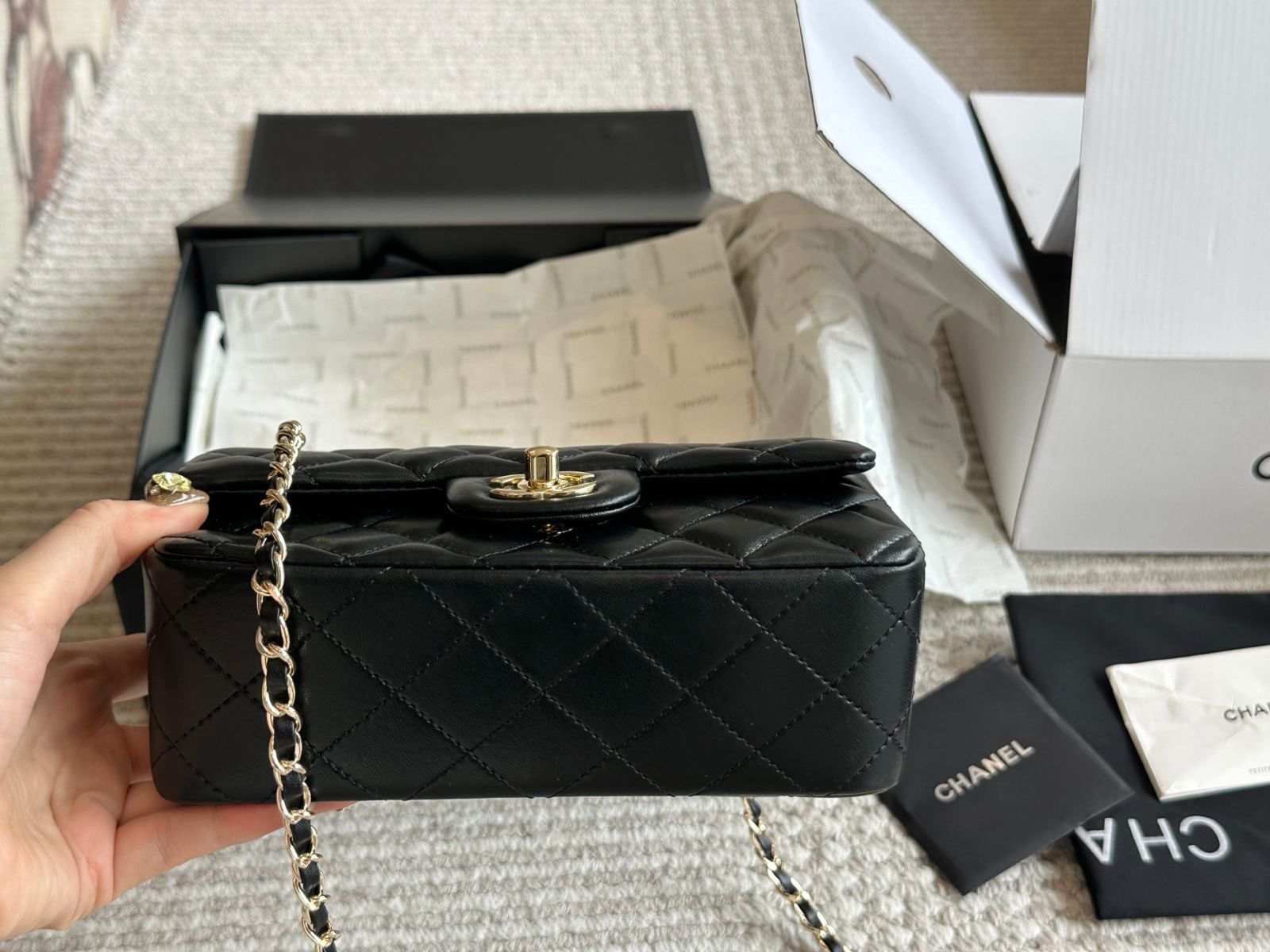 【今日特価】Chanel 23K CF Leather Chain Handle Bag | シャネル 23K CF レザーチェーンハンドルバッグ 20×12cm-WTO輸入2