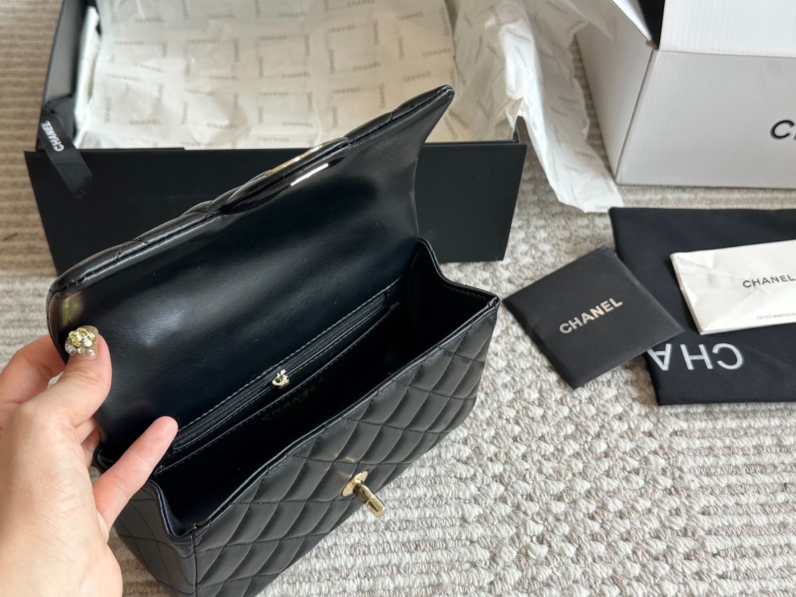 【今日特価】Chanel 23K CF Leather Chain Handle Bag | シャネル 23K CF レザーチェーンハンドルバッグ 20×12cm-WTO輸入2