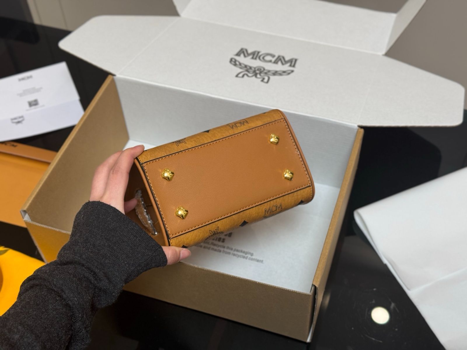 【今日特価】MCM Kelly Bag・エムシーエム ケリー バッグ-WTO輸入3 【今日特価】MCM Kelly Bag・エムシーエム ケリー バッグ-WTO輸入3