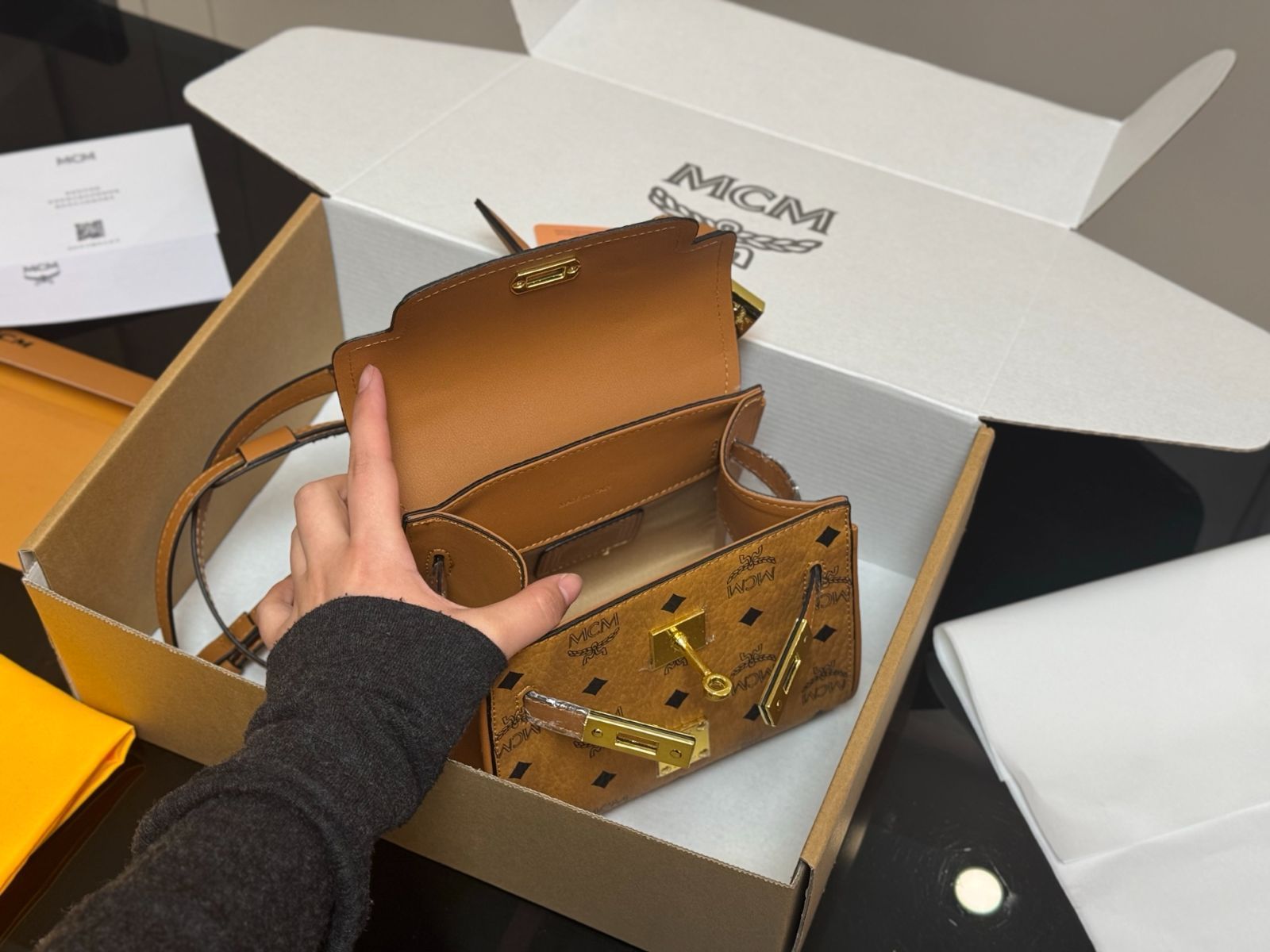 【今日特価】MCM Kelly Bag・エムシーエム ケリー バッグ-WTO輸入3 【今日特価】MCM Kelly Bag・エムシーエム ケリー バッグ-WTO輸入3