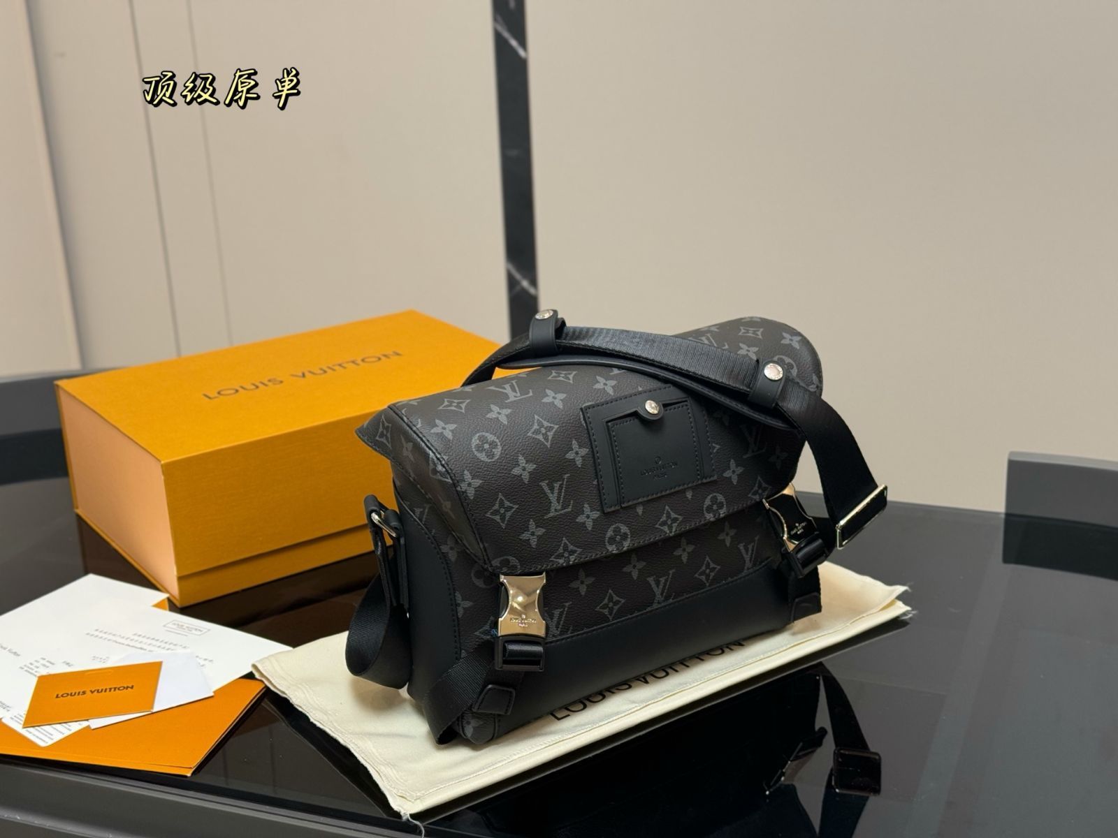 【今日特価】Louis Vuitton Men's Voyager Messenger Bag・ルイ・ヴィトン メンズ ヴォイアージャー メッセンジャーバッグ-WTO輸入3