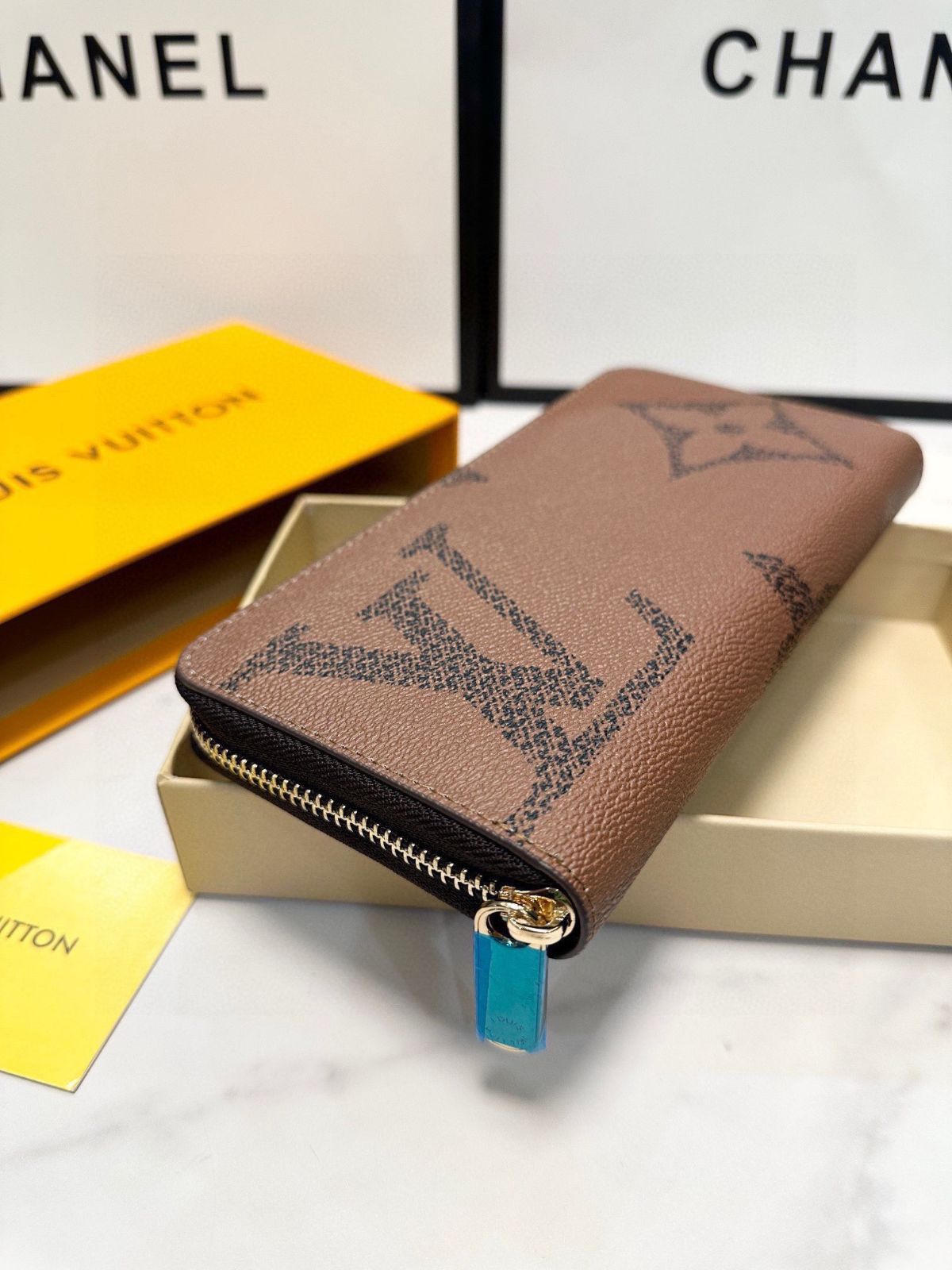 【Louis Vuitton】今日特価！黒色 19x10cm 単ジッパーハンドポーチ 送料無料 限定在庫のお得な価格です！-WT0輸入