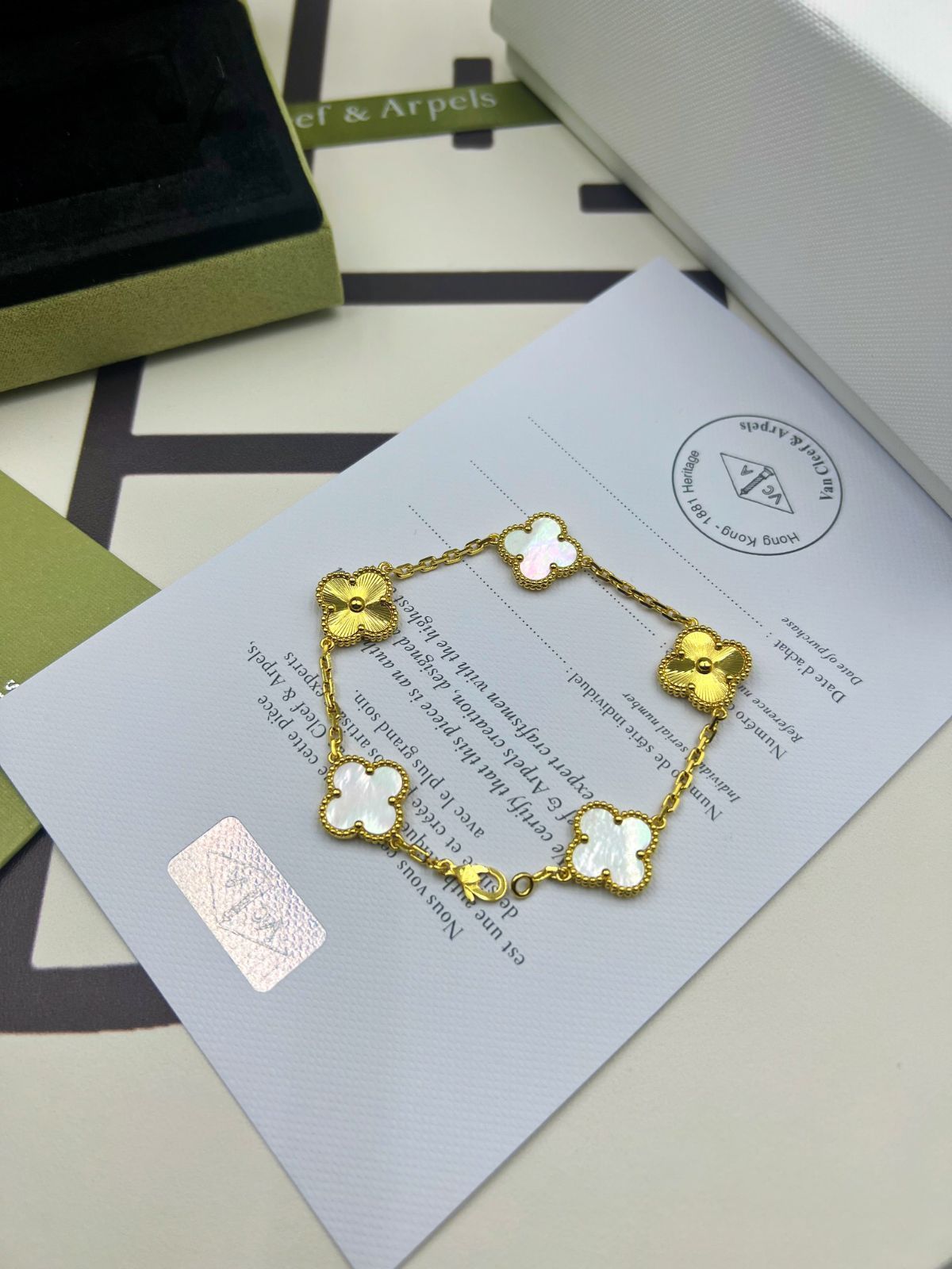 [Van Cleef & Arpels] ヴァン クリーフ＆アーペル 四つ葉のクローバー ホワイト マザーオブパール レーザー ネックレス｜本日限定特価｜新品未使用-WTO輸入1