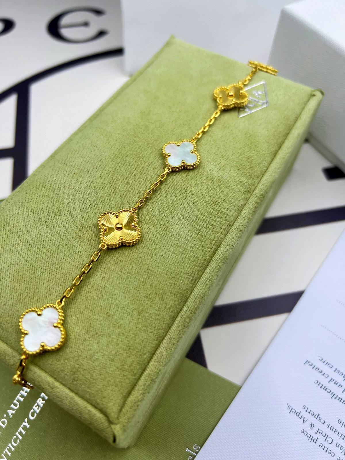 [Van Cleef & Arpels] ヴァン クリーフ＆アーペル 四つ葉のクローバー ホワイト マザーオブパール レーザー ネックレス｜本日限定特価｜新品未使用-WTO輸入1