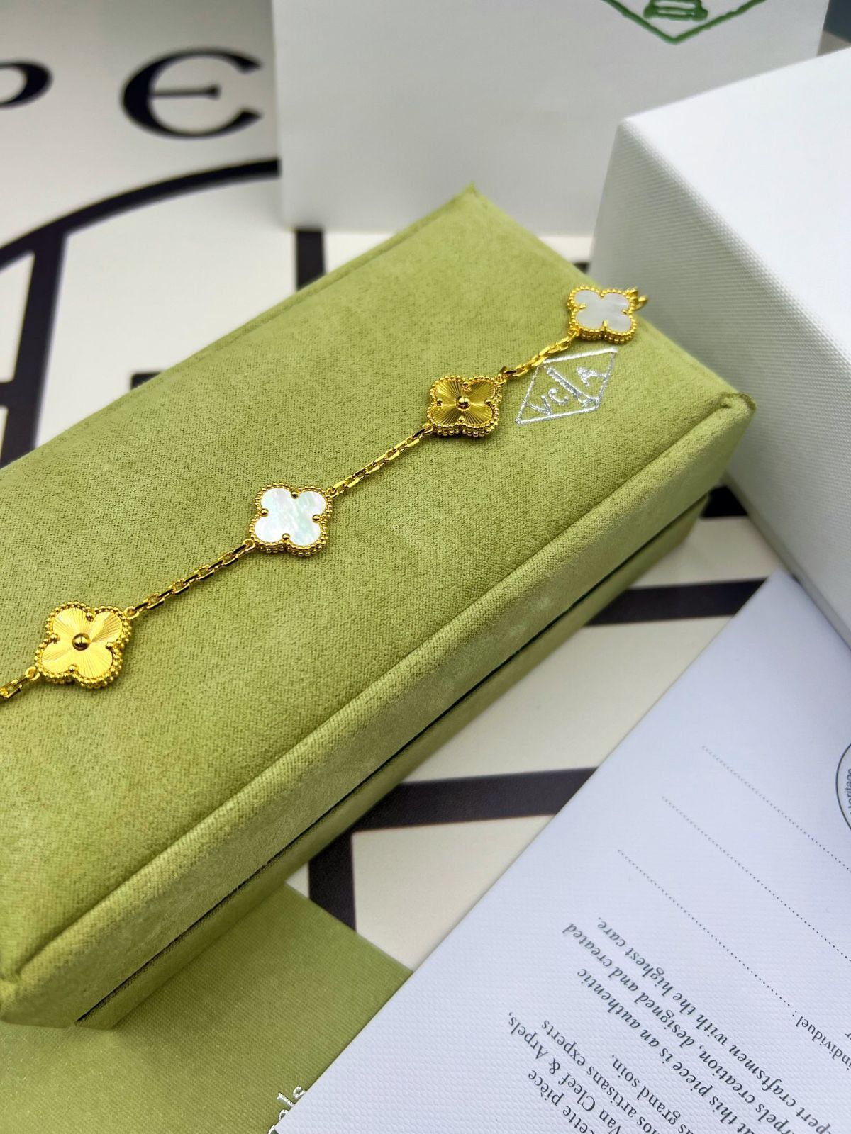 [Van Cleef & Arpels] ヴァン クリーフ＆アーペル 四つ葉のクローバー ホワイト マザーオブパール レーザー ネックレス｜本日限定特価｜新品未使用-WTO輸入1