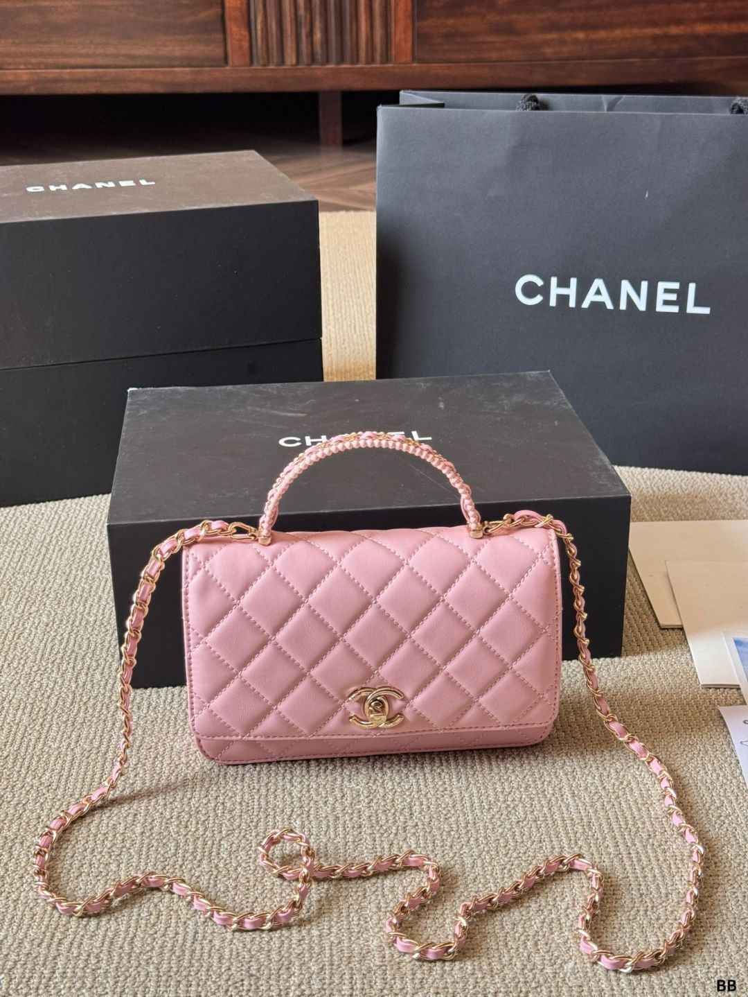 【今日特価】Chanel 23P WOC チェーンバッグ ローズゴールド-WTO輸入1
