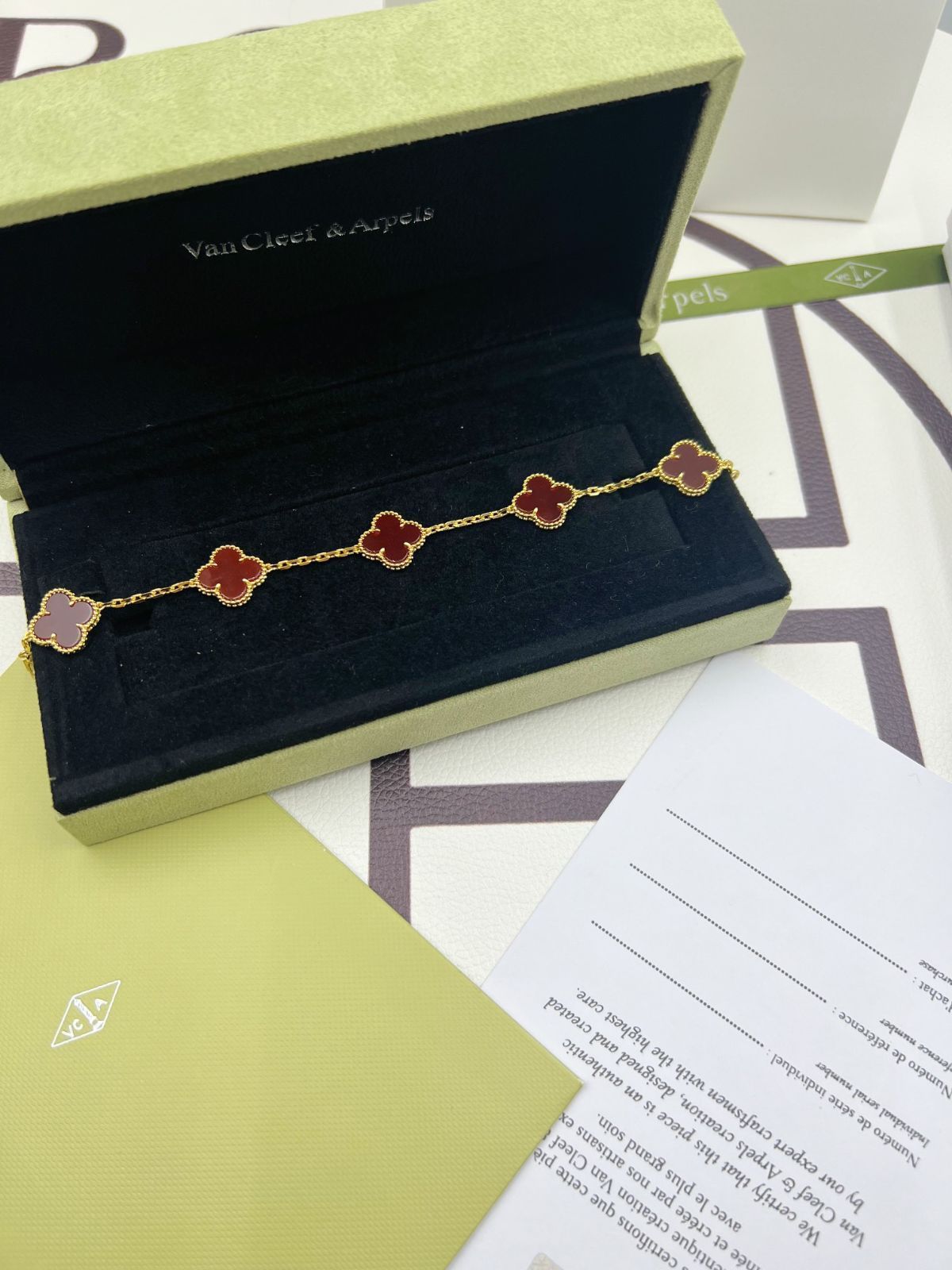 [Van Cleef & Arpels] ヴァン クリーフ＆アーペル 四つ葉のクローバー カーネリアン ブレスレット｜本日限定特価｜新品未使用-WTO輸入1