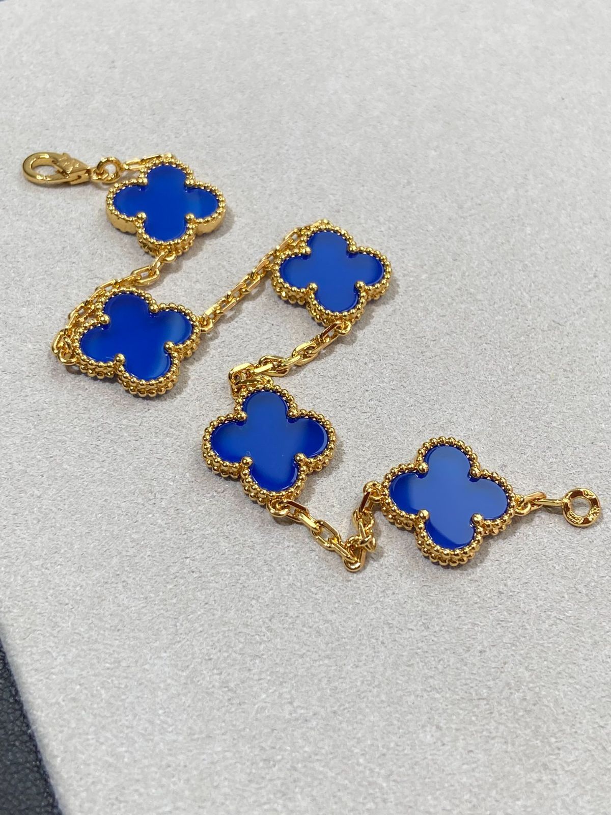 [Van Cleef & Arpels] ヴァンクリーフ＆アーペル 四つ葉のクローバー ブルーカルセドニー ファイブフラワー ブレスレット｜本日限定特価｜新品未使用-WTO輸入1