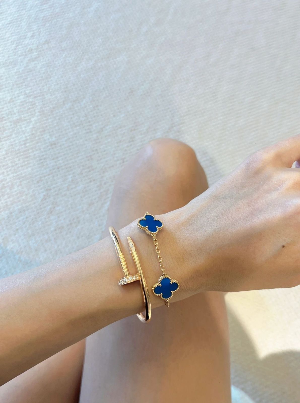 [Van Cleef & Arpels] ヴァンクリーフ＆アーペル 四つ葉のクローバー ブルーカルセドニー ファイブフラワー ブレスレット｜本日限定特価｜新品未使用-WTO輸入1
