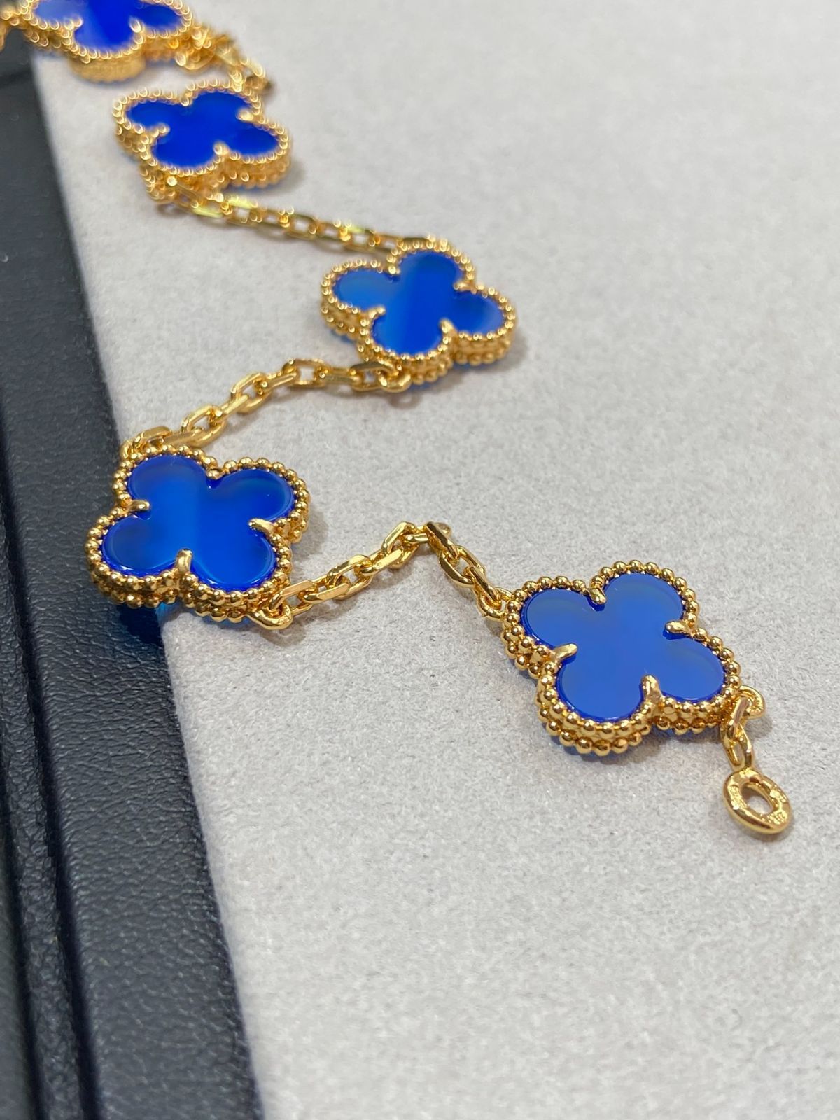 [Van Cleef & Arpels] ヴァンクリーフ＆アーペル 四つ葉のクローバー ブルーカルセドニー ファイブフラワー ブレスレット｜本日限定特価｜新品未使用-WTO輸入1