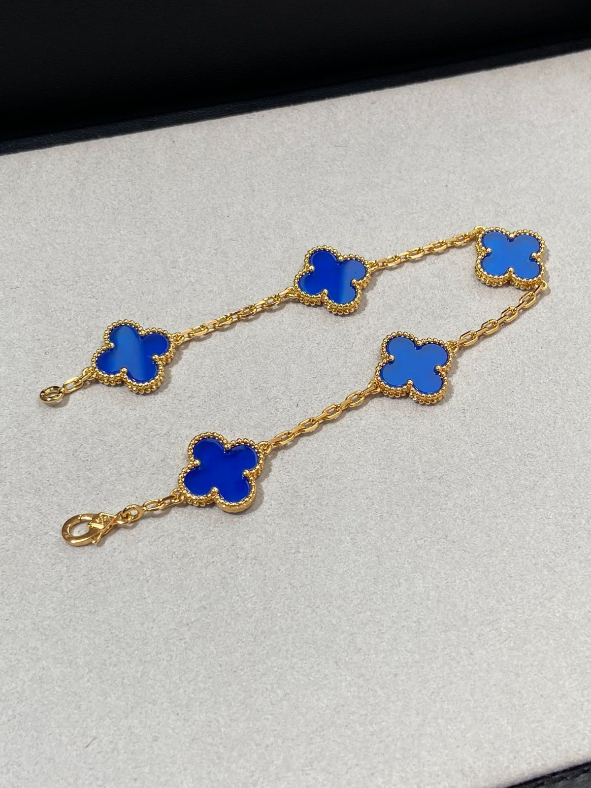 [Van Cleef & Arpels] ヴァンクリーフ＆アーペル 四つ葉のクローバー ブルーカルセドニー ファイブフラワー ブレスレット｜本日限定特価｜新品未使用-WTO輸入1