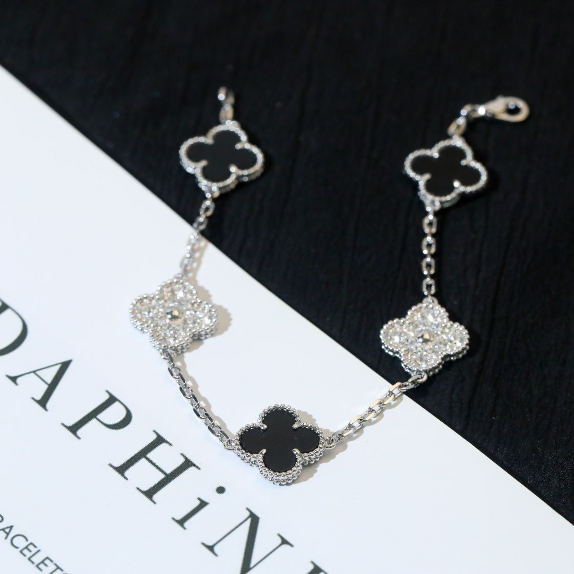 新作Van Cleef&Arpelsヴィンテージ アルハンブラ ブレスレット、5モチーフVCARP2R900 ｜本日限定特価｜新品未使用