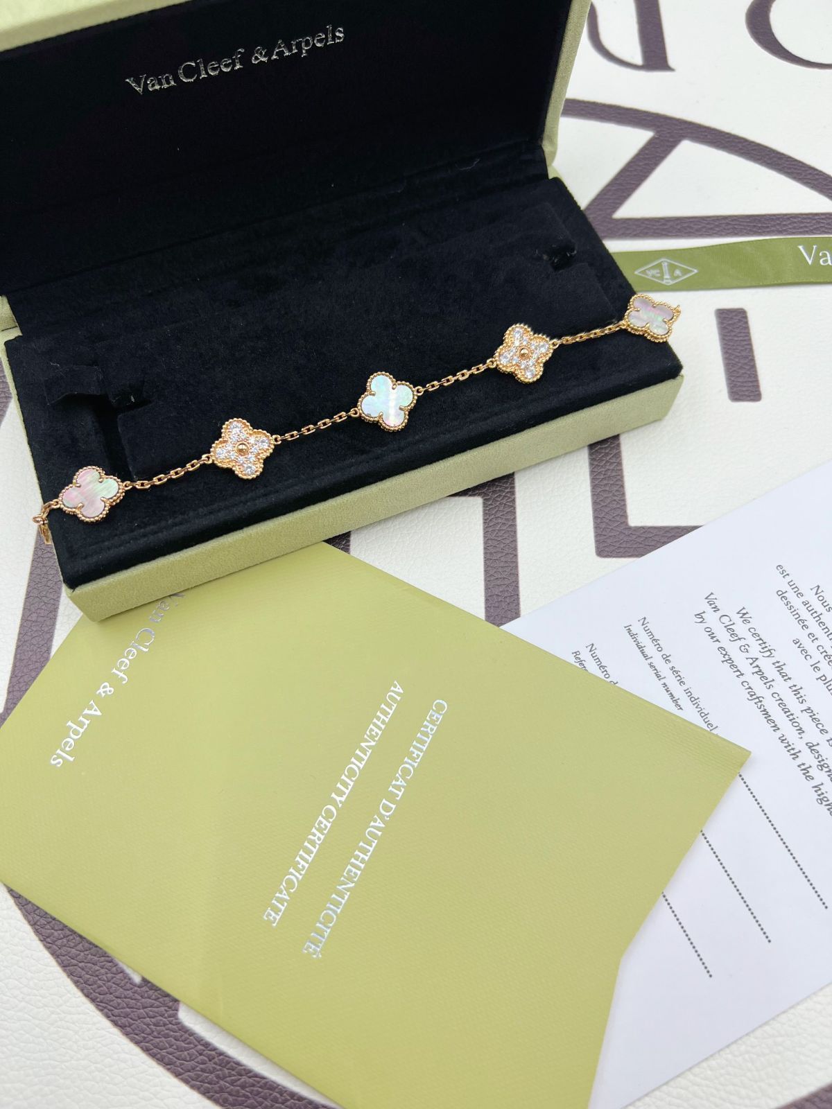 [Van Cleef & Arpels] ヴァンクリーフ＆アーペル 四つ葉のクローバー グレー マザーオブパール スペーサー ダイヤモンド ブレスレット｜本日限定特価｜新品未使用-WTO輸入1