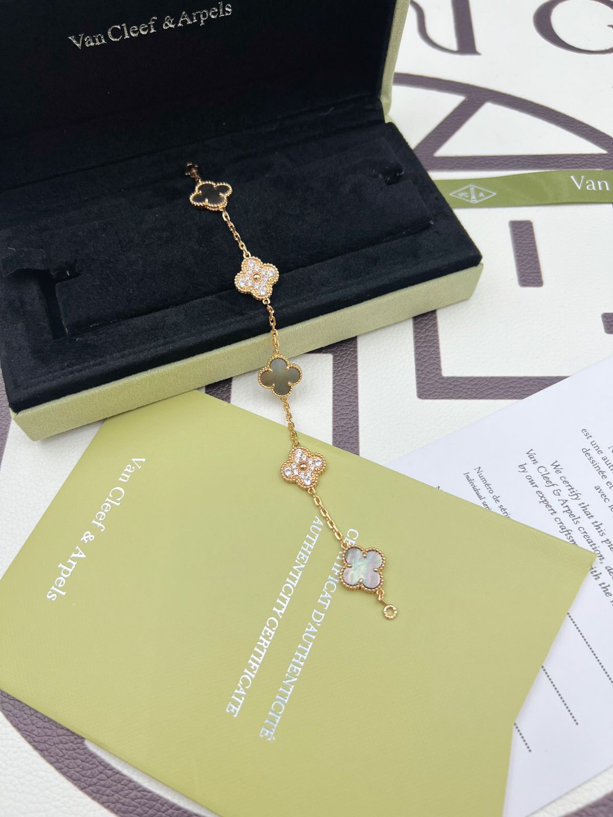 [Van Cleef & Arpels] ヴァンクリーフ＆アーペル 四つ葉のクローバー グレー マザーオブパール スペーサー ダイヤモンド ブレスレット｜本日限定特価｜新品未使用-WTO輸入1