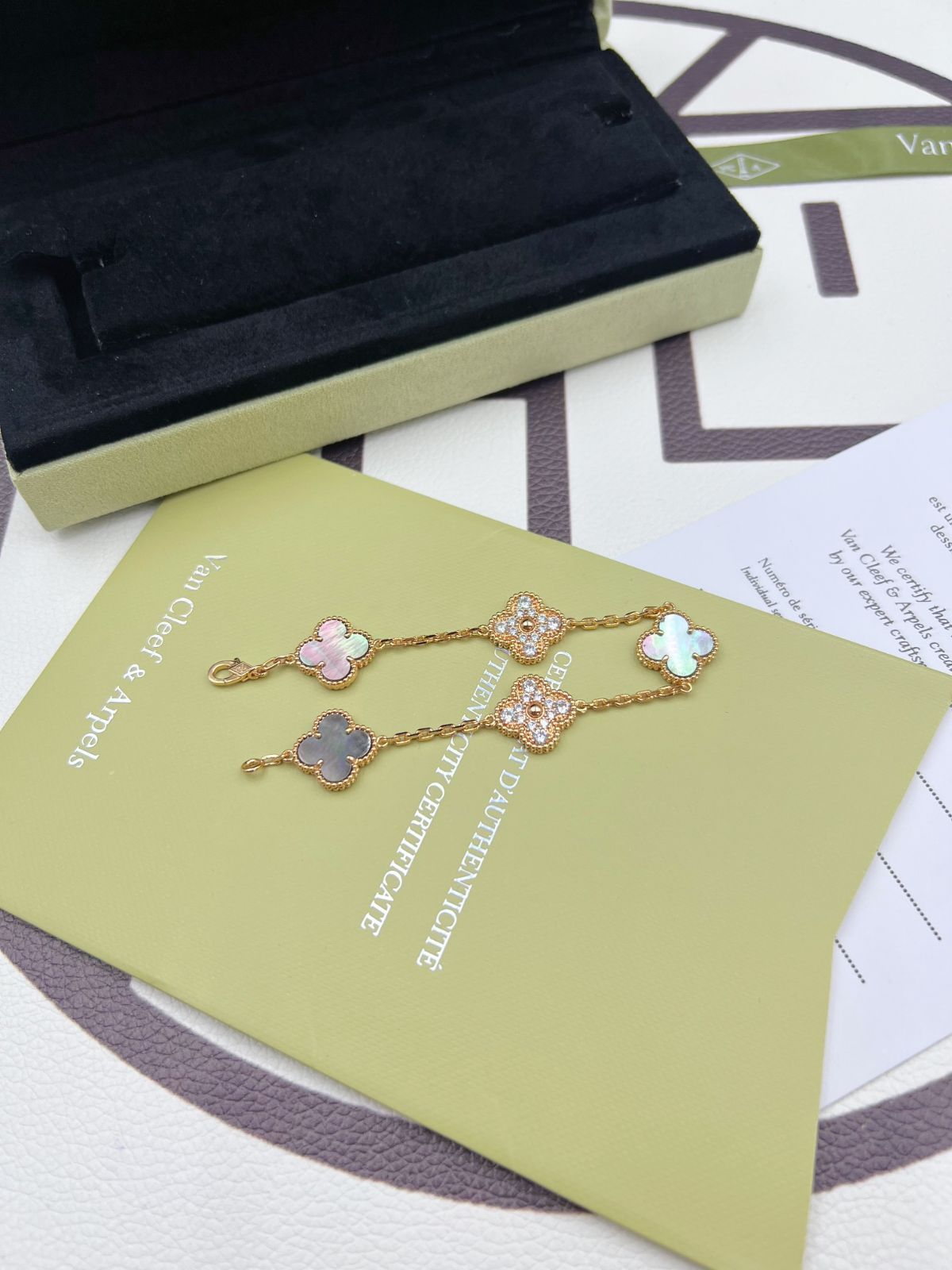 [Van Cleef & Arpels] ヴァンクリーフ＆アーペル 四つ葉のクローバー グレー マザーオブパール スペーサー ダイヤモンド ブレスレット｜本日限定特価｜新品未使用-WTO輸入1