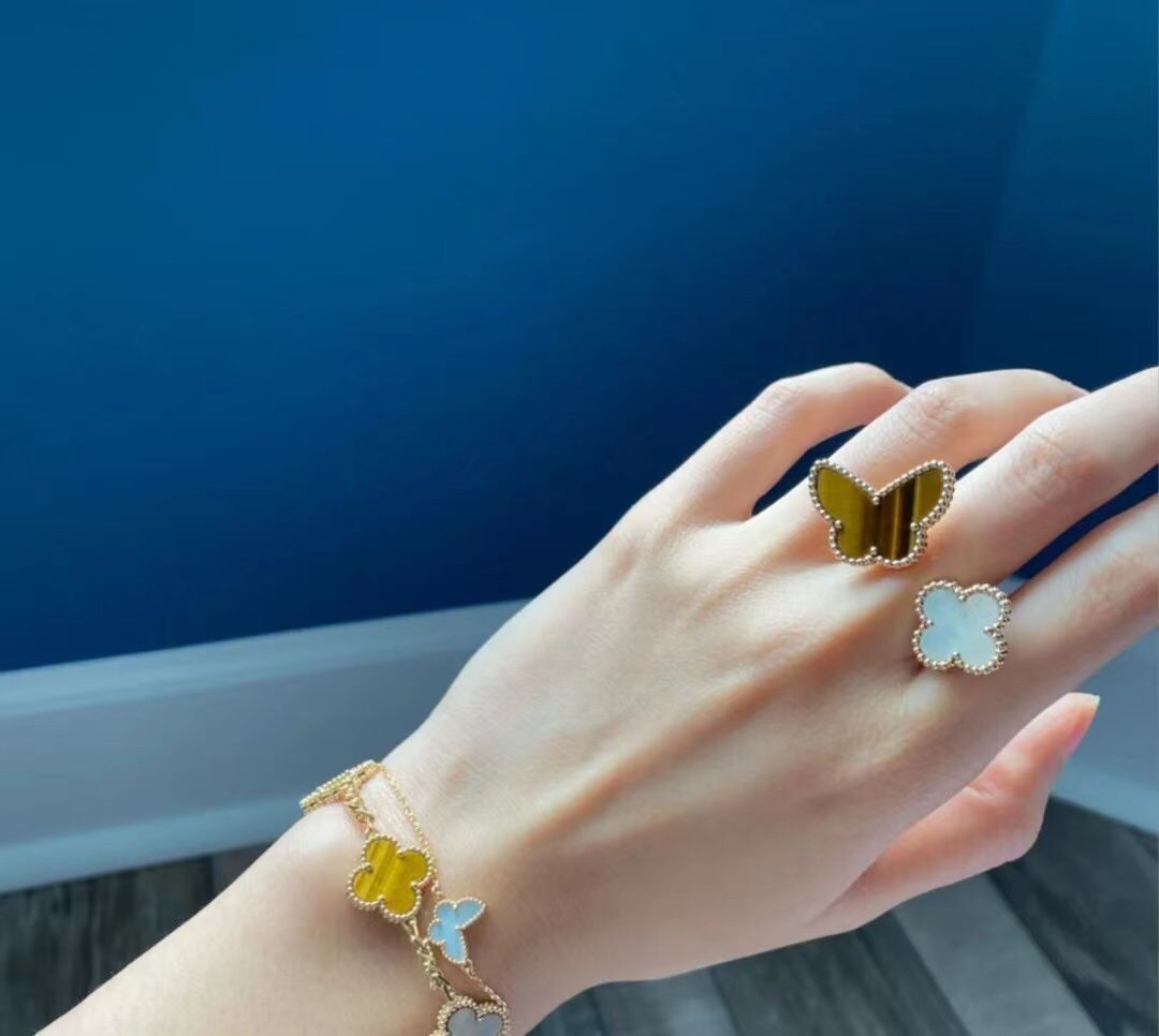 Van Cleef & Arpels ヴァン クリーフ&アーペル タイガーアイ 四つ葉 & ホワイト ヒョウモン バタフライ オープン リング|本日限定特価|新品未使用-WTO輸入1 Van Cleef & Arpels ヴァン クリーフ&アーペル タイガーアイ 四つ葉 & ホワイト ヒョウモン バタフライ オープン リング|本日限定特価|新品未使用-WTO輸入1
