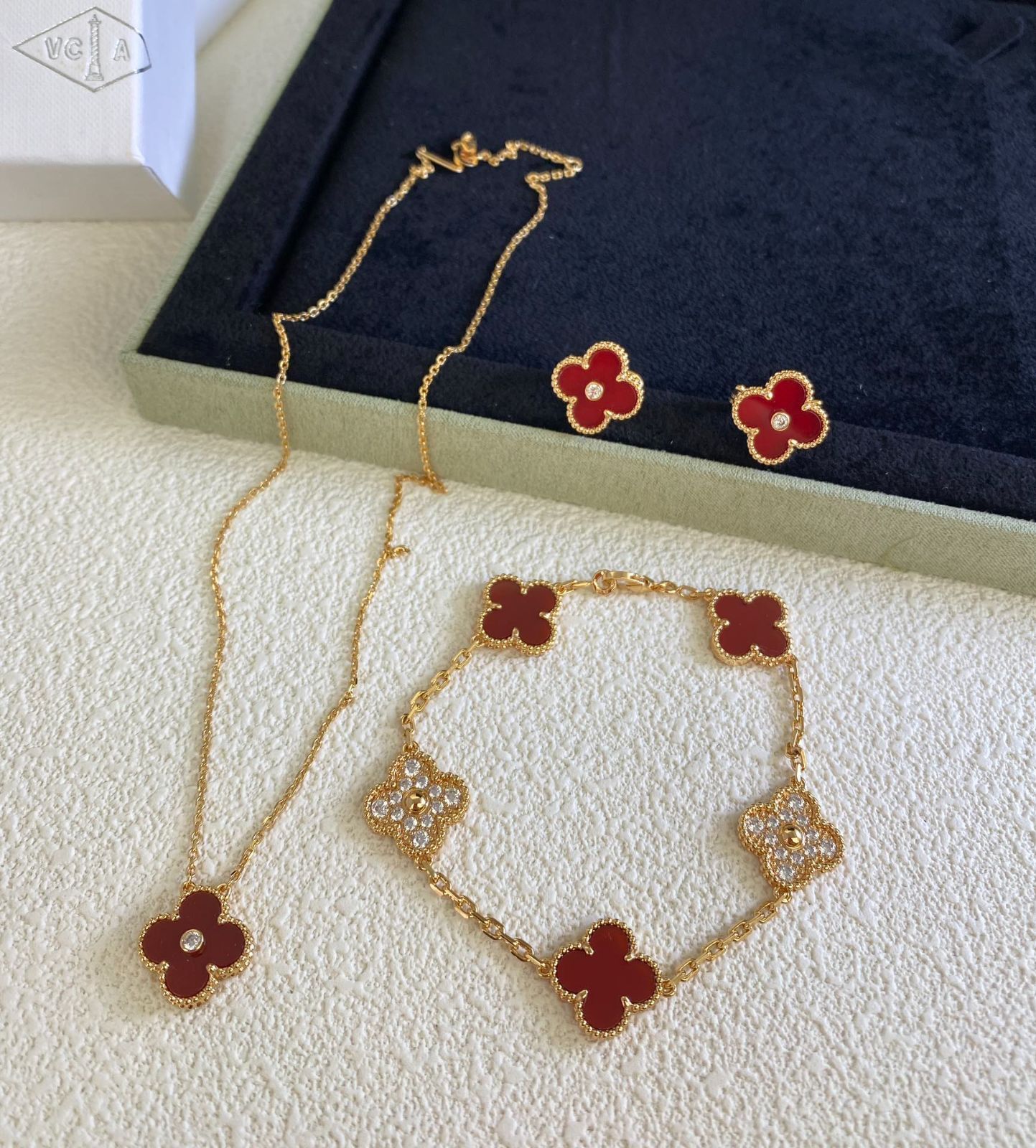 [Van Cleef & Arpels] ヴァン クリーフ＆アーペル VCA 赤い四つ葉のクローバー シリーズ リアルショット｜本日限定特価｜新品未使用-WTO輸入1
