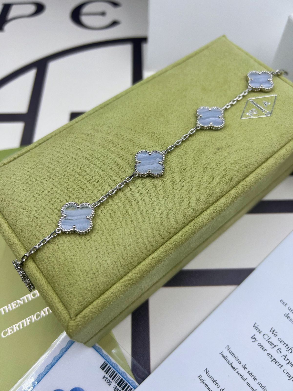 [Van Cleef & Arpels] ヴァンクリーフ＆アーペル 四つ葉のクローバー カルセドニー ブレスレット