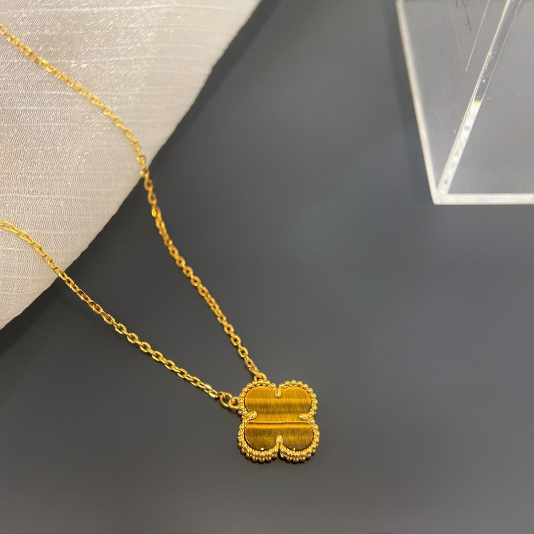 ヴィンテージ アルハンブラ ペンダント、ギヨシェ 、ヴァン クリーフ&アーペル Van Cleef & Arpels VCARP4KL00｜本日限定特価｜新品未使用-WTO輸入1