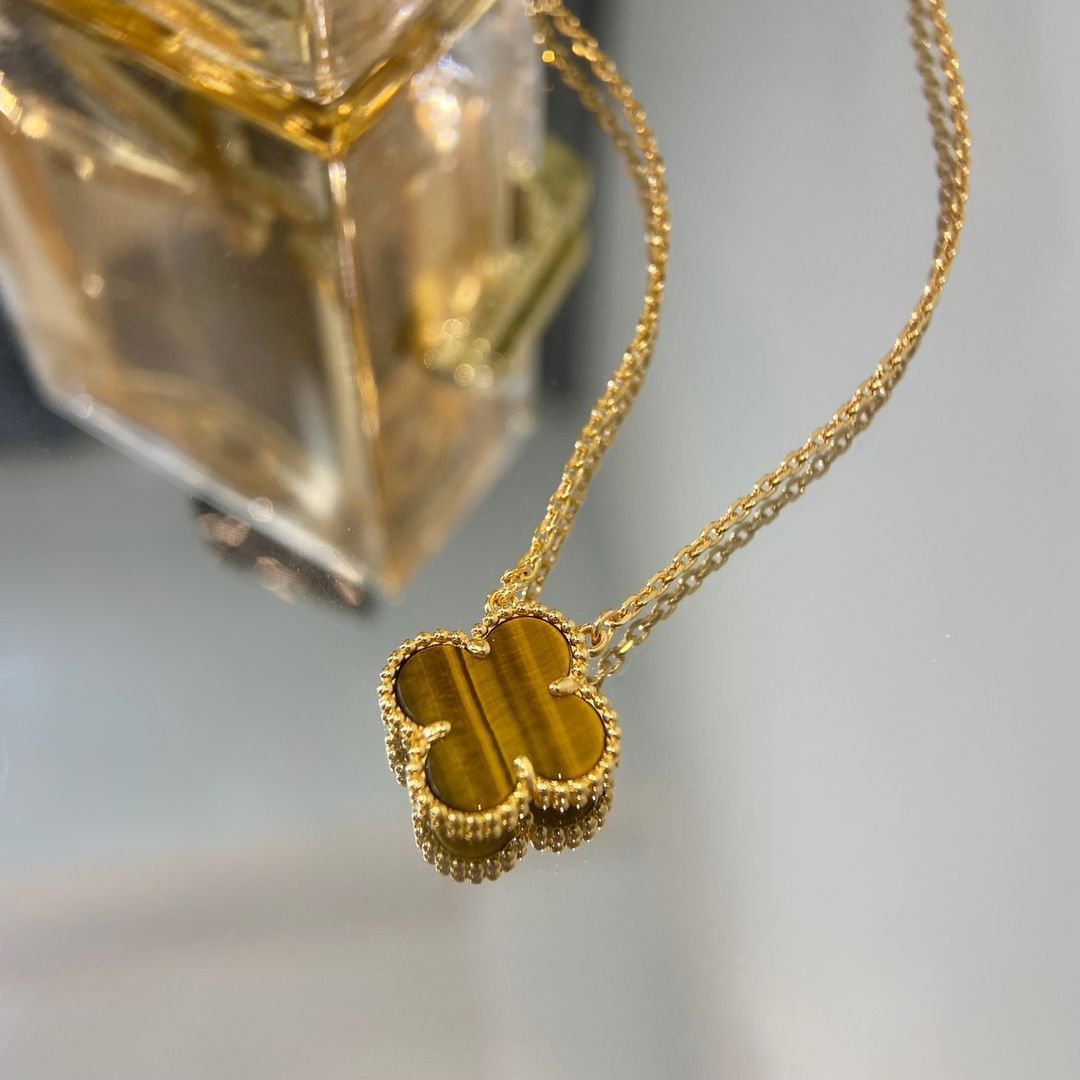 ヴィンテージ アルハンブラ ペンダント、ギヨシェ 、ヴァン クリーフ&アーペル Van Cleef & Arpels VCARP4KL00｜本日限定特価｜新品未使用-WTO輸入1