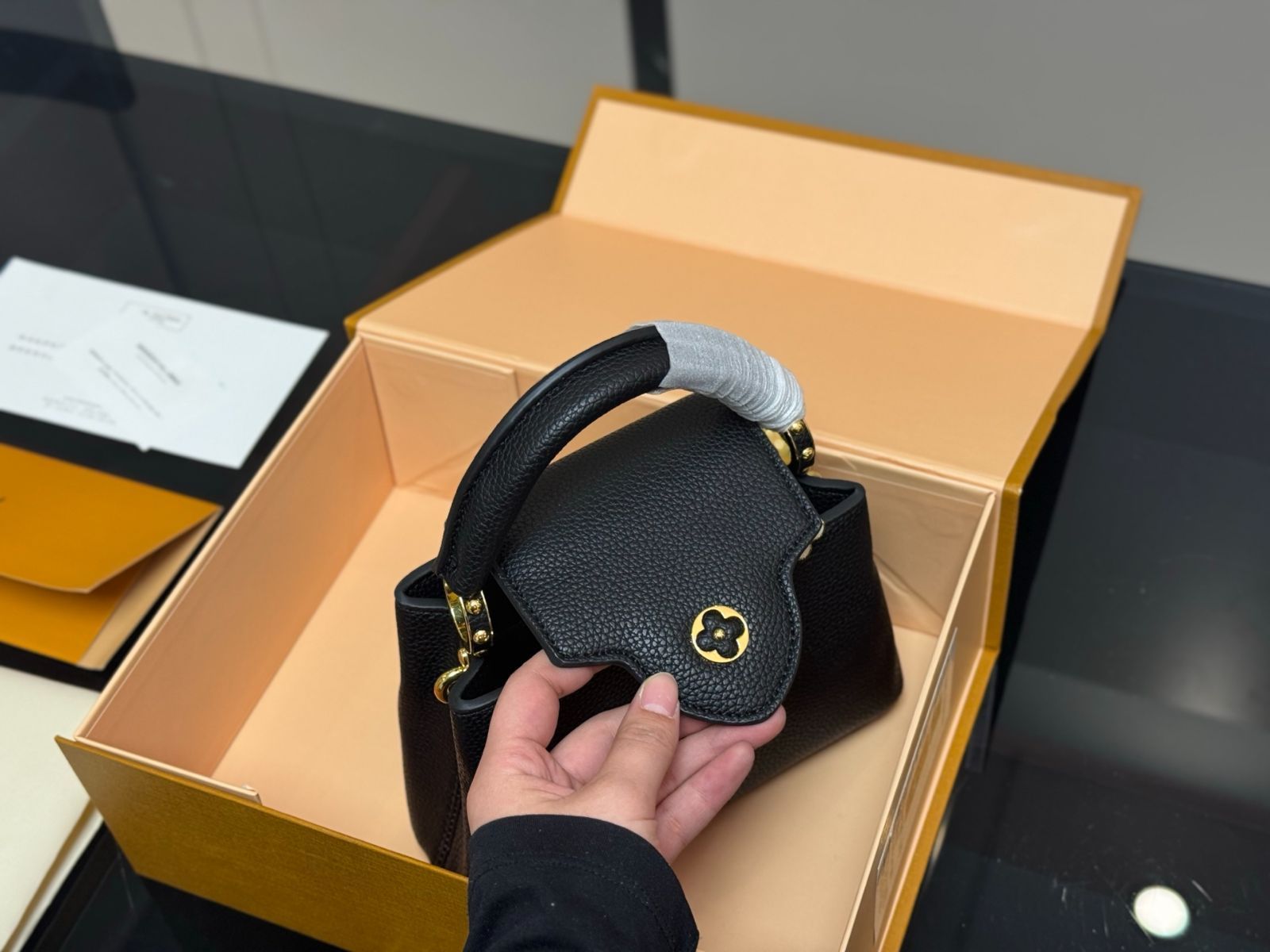 【今日特価】LV Capucines Mini Bag ルイ・ヴィトン カプシーヌ ミニ-WTO輸入2