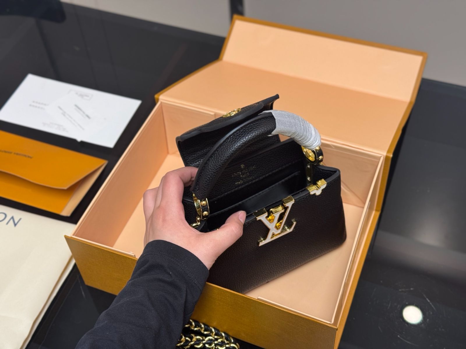 【今日特価】LV Capucines Mini Bag ルイ・ヴィトン カプシーヌ ミニ-WTO輸入2