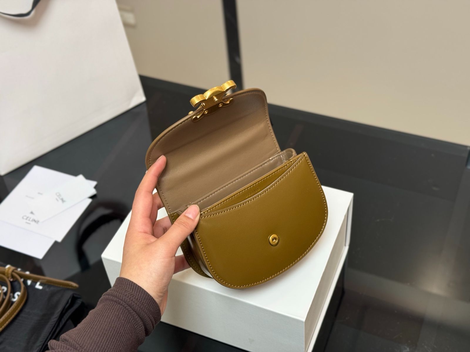 【今日特価】Celine Besace Triomphe カワイイハンドバッグ-WTO輸入1 【今日特価】Celine Besace Triomphe カワイイハンドバッグ-WTO輸入1