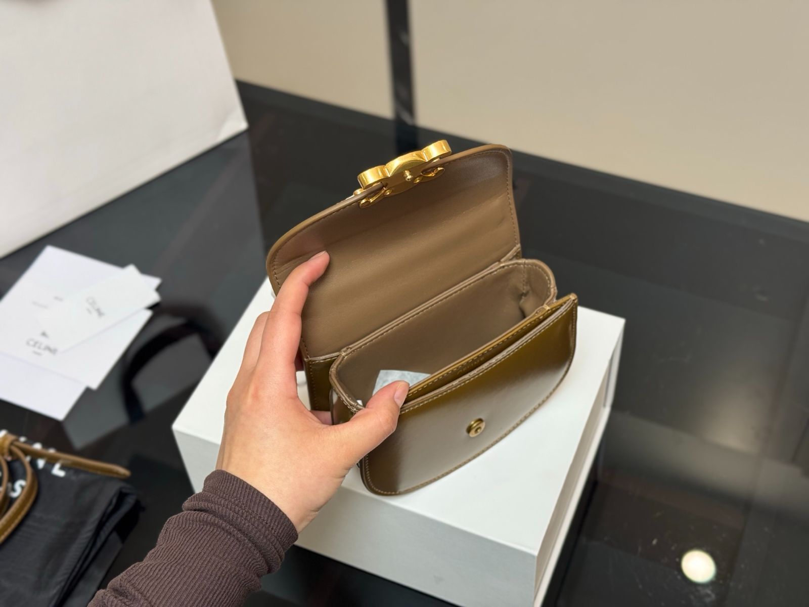 【今日特価】Celine Besace Triomphe カワイイハンドバッグ-WTO輸入1 【今日特価】Celine Besace Triomphe カワイイハンドバッグ-WTO輸入1