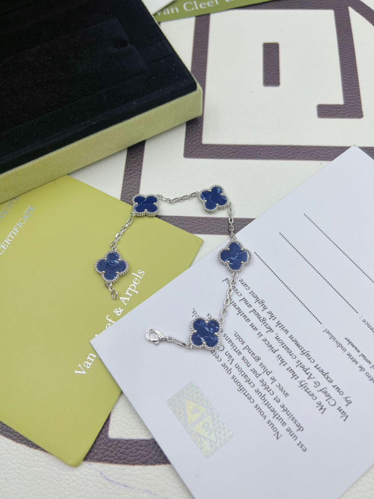 [Van Cleef & Arpels] ヴァン クリーフ＆アーペル 四つ葉のクローバー ペテライト 5 フラワー ブレスレット｜本日限定特価｜新品未使用-WTO輸入1
