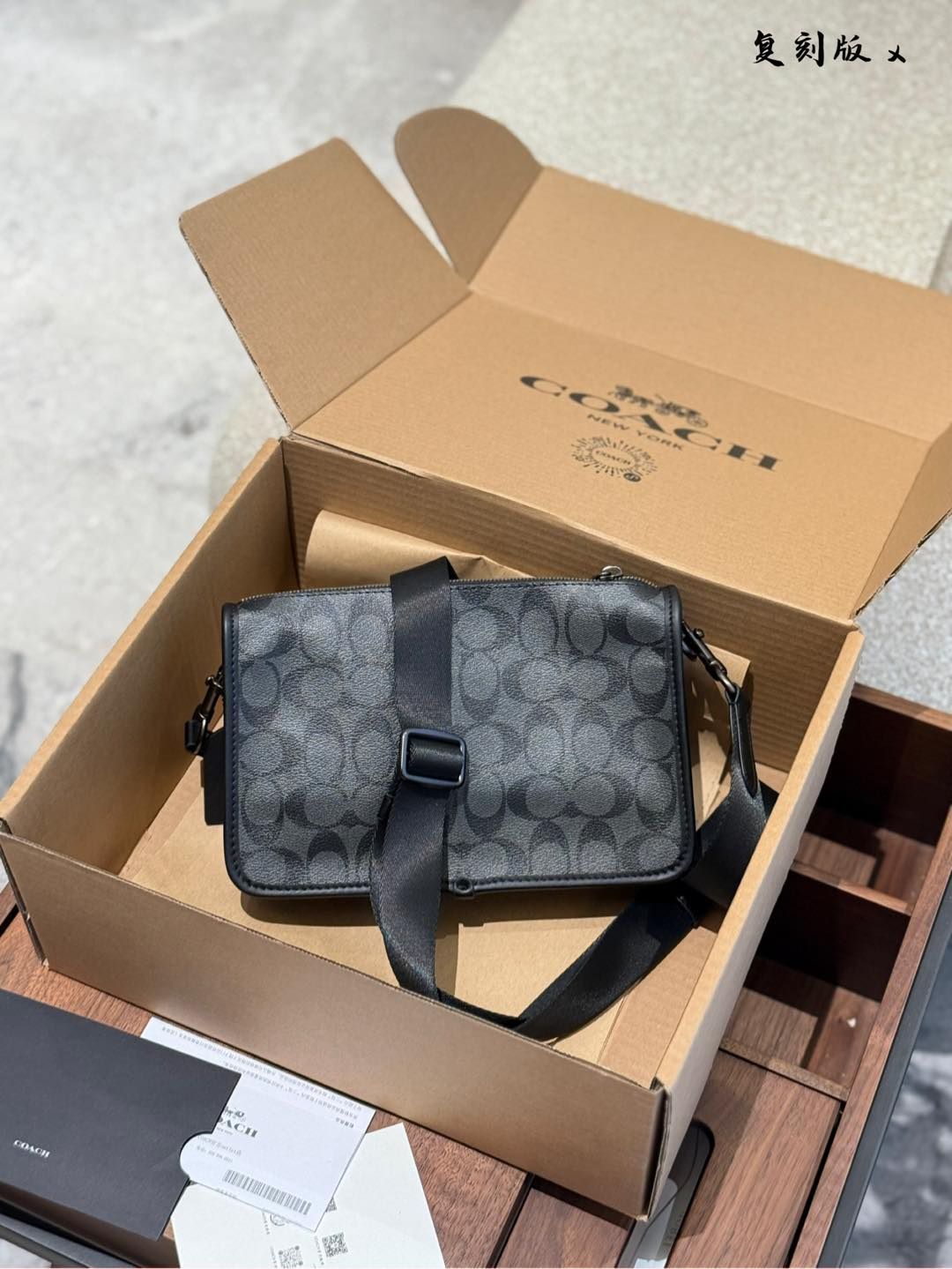 【今日特価】COACH Men's Track Crossbody コーチ メンズ トラック クロスボディ