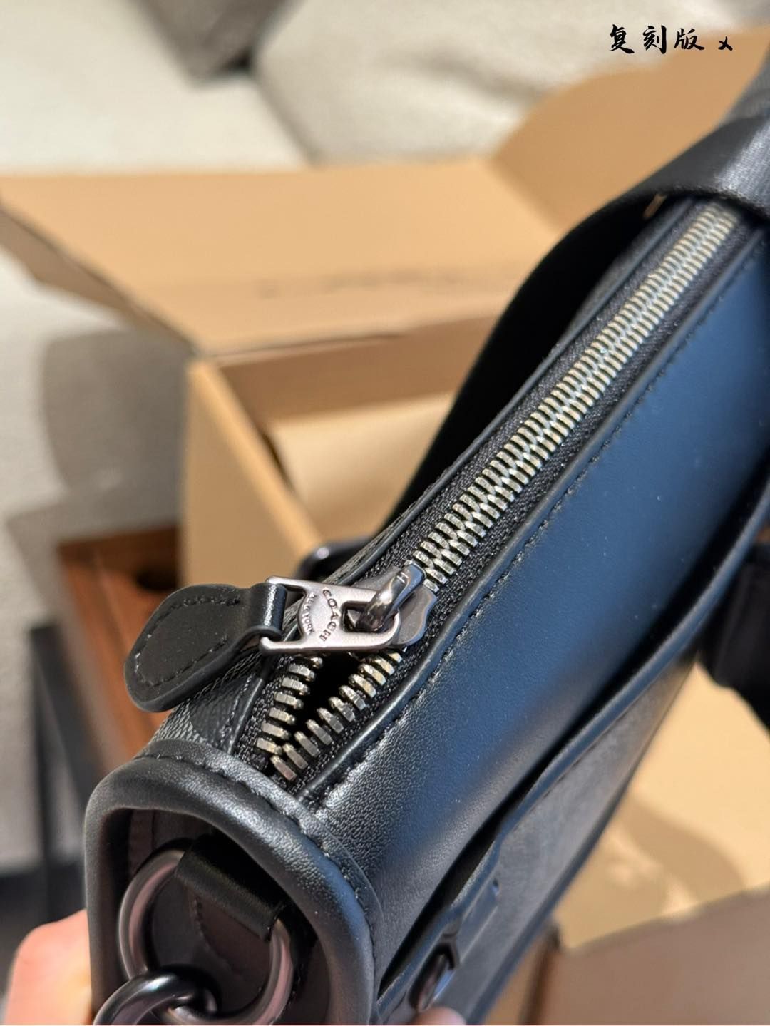 【今日特価】COACH Men's Track Crossbody コーチ メンズ トラック クロスボディ