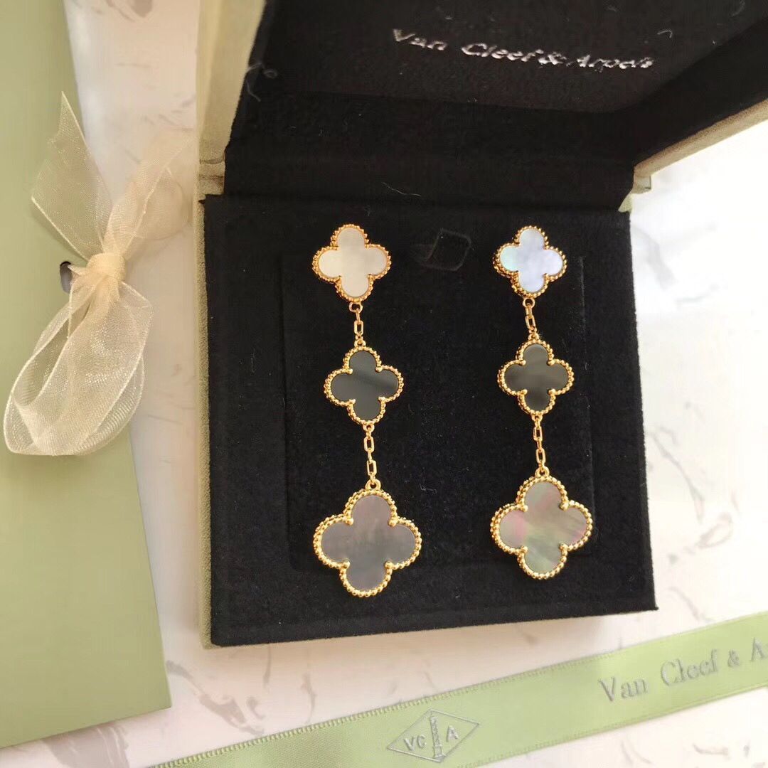 VCA Van Cleef & Arpels 三つの花のイヤリングと四つ葉のクローバーのイヤリング、天然白マザーオブパール、黒瑪瑙、グレーマザーオブパールを象嵌｜本日限定特価｜新品未使用-WTO輸入1