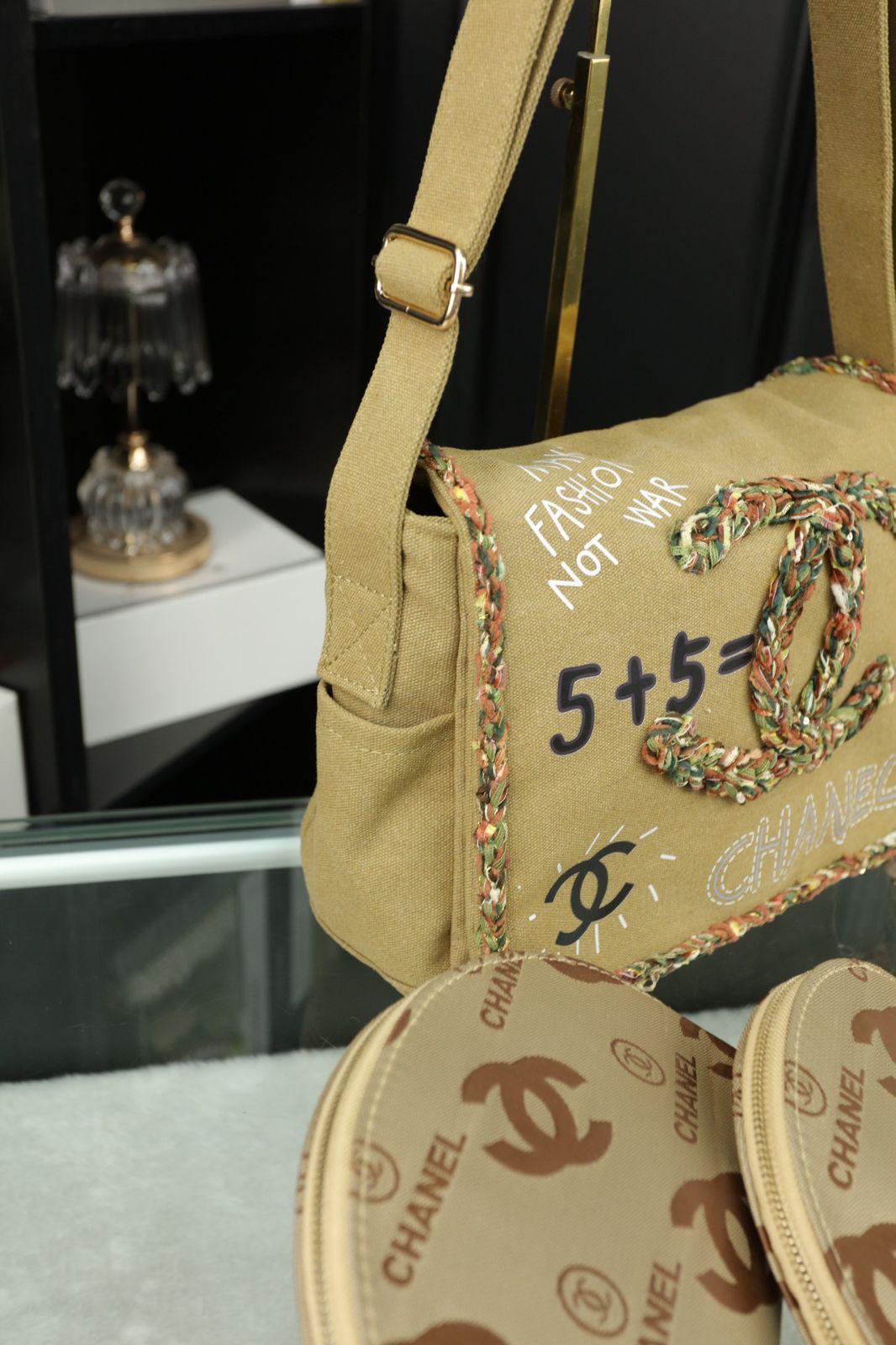 [本日特価] 3点セット シャネル CHANEL ヴィンテージメッセンジャーバッグ + 財布 + シェル化粧ポーチ どんなコーディネートも簡単にこなせる！[本日特価|新品未使用品]-WT0輸入