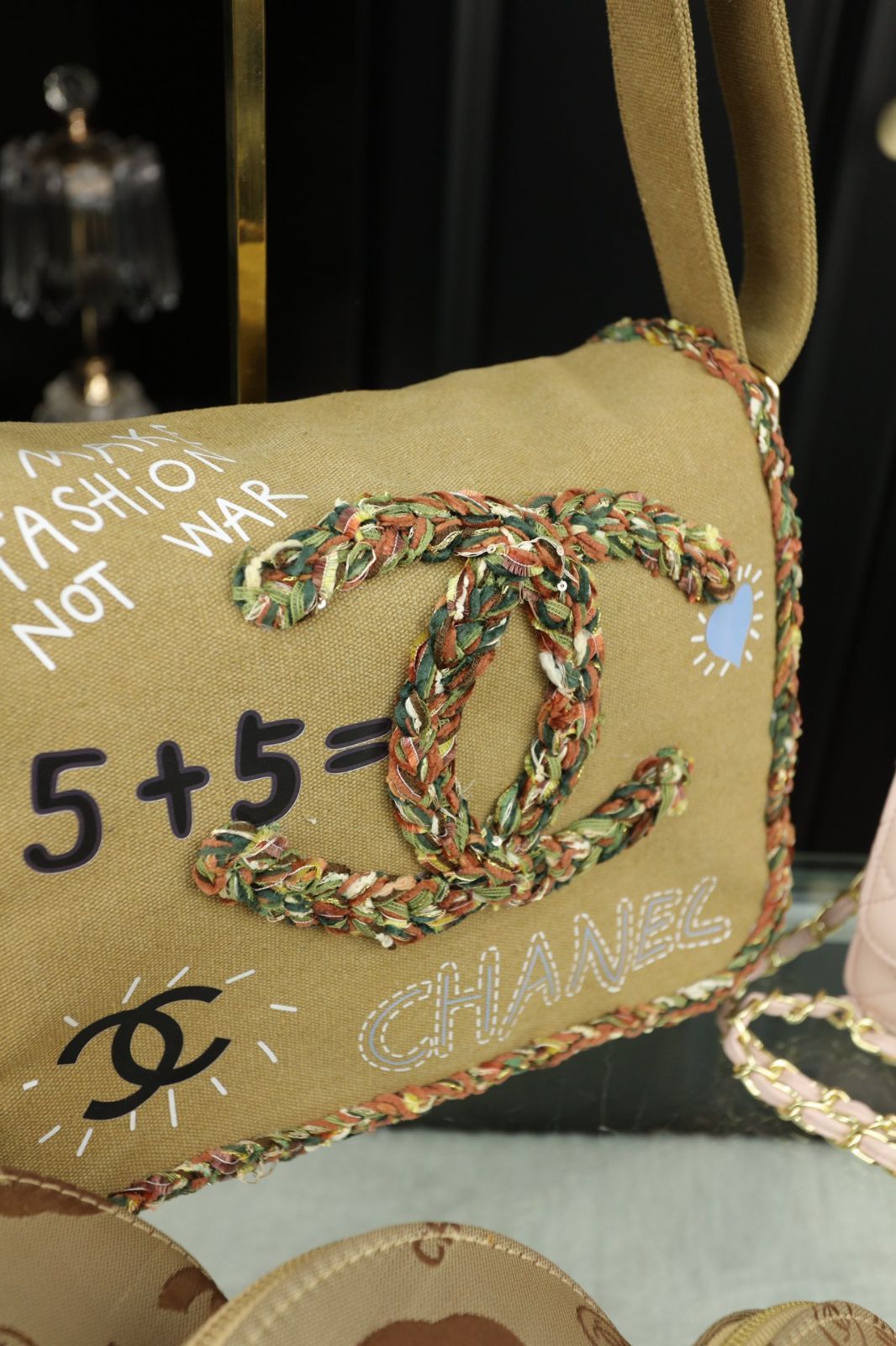 [本日特価] 3点セット シャネル CHANEL ヴィンテージメッセンジャーバッグ + 財布 + シェル化粧ポーチ どんなコーディネートも簡単にこなせる！[本日特価|新品未使用品]-WT0輸入