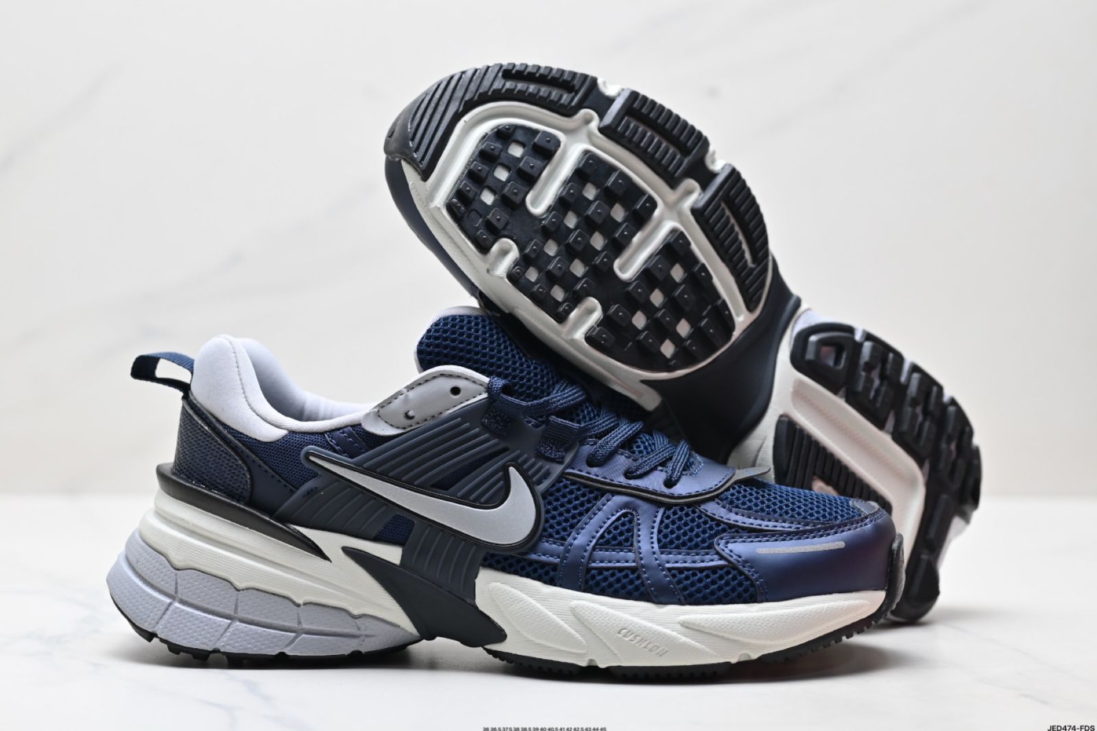 Nike / ナイキ V2K RUN ランニングシューズ レトロスタイル メッシュ通気性アスレチックシューズ-MM輸入