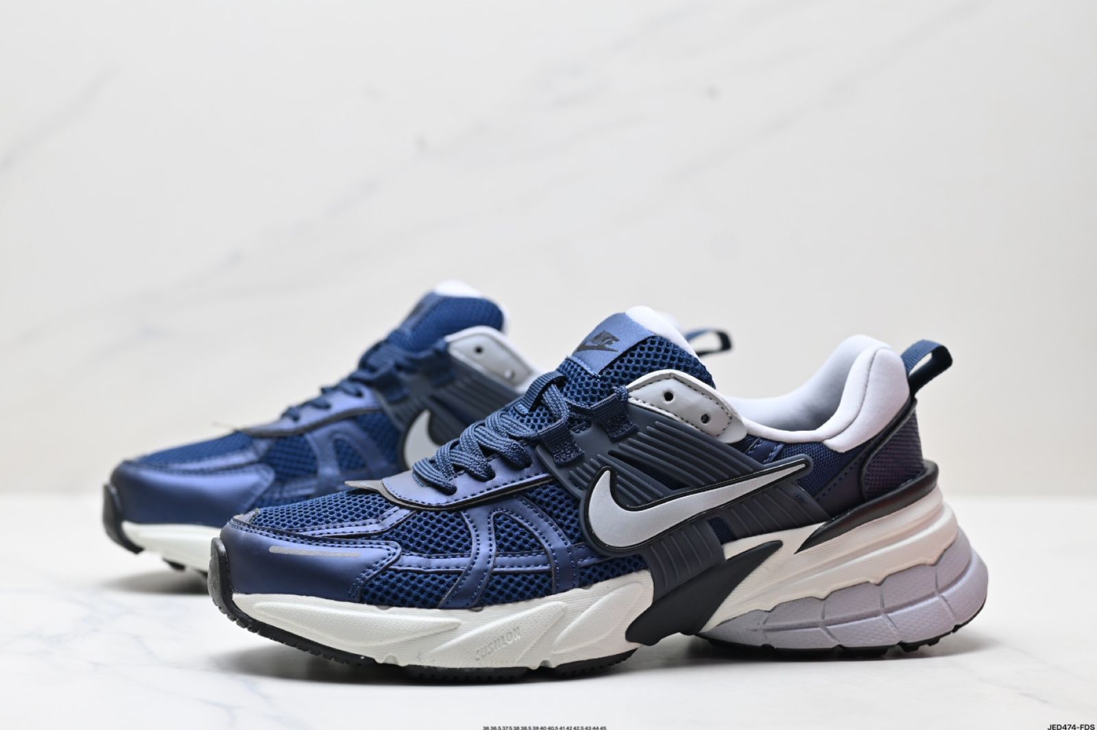 Nike / ナイキ V2K RUN ランニングシューズ レトロスタイル メッシュ通気性アスレチックシューズ-MM輸入