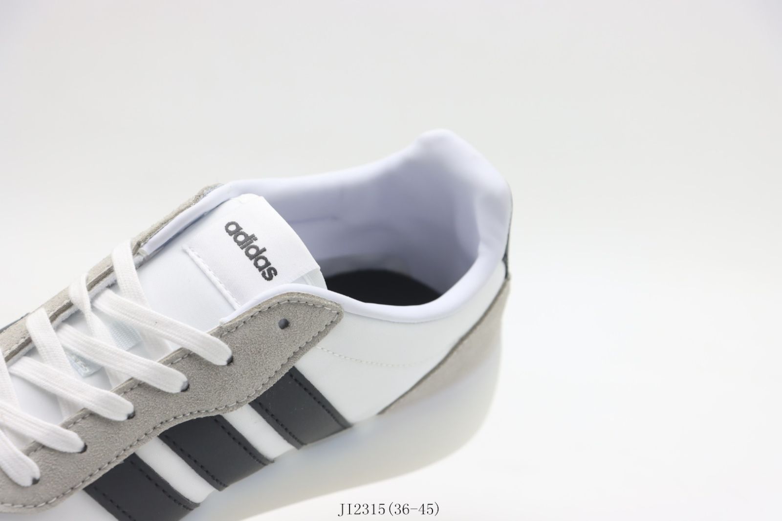 【今日特価】アディダス Adidas スケートシューズ JI2315 ホワイト & ブラック-MM輸入2 【今日特価】アディダス Adidas スケートシューズ JI2315 ホワイト & ブラック-MM輸入2
