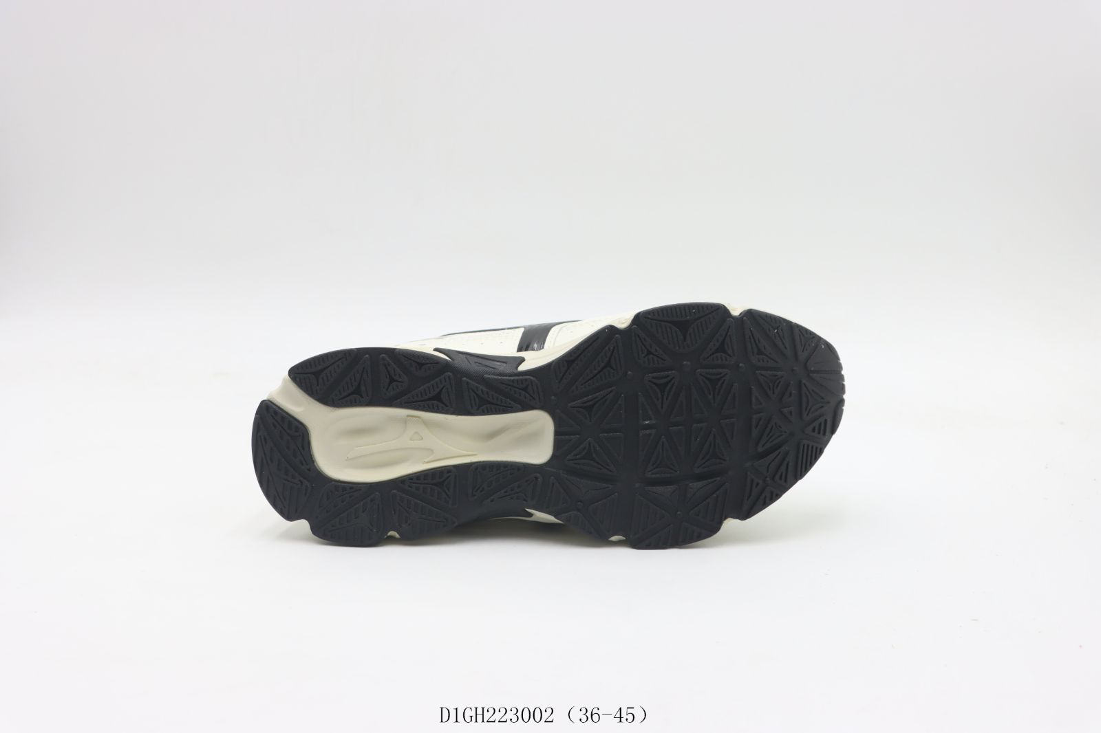【今日特価】ミズノのランニングシューズ ホワイト＆ブラック D1GH223002-MM輸入0
