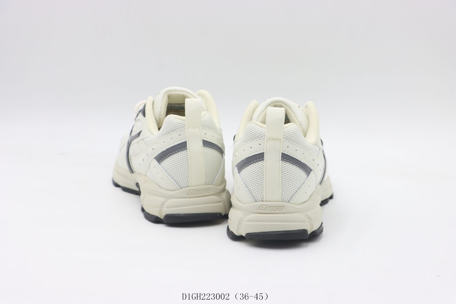 【今日特価】ミズノのランニングシューズ ホワイト＆ブラック D1GH223002-MM輸入0