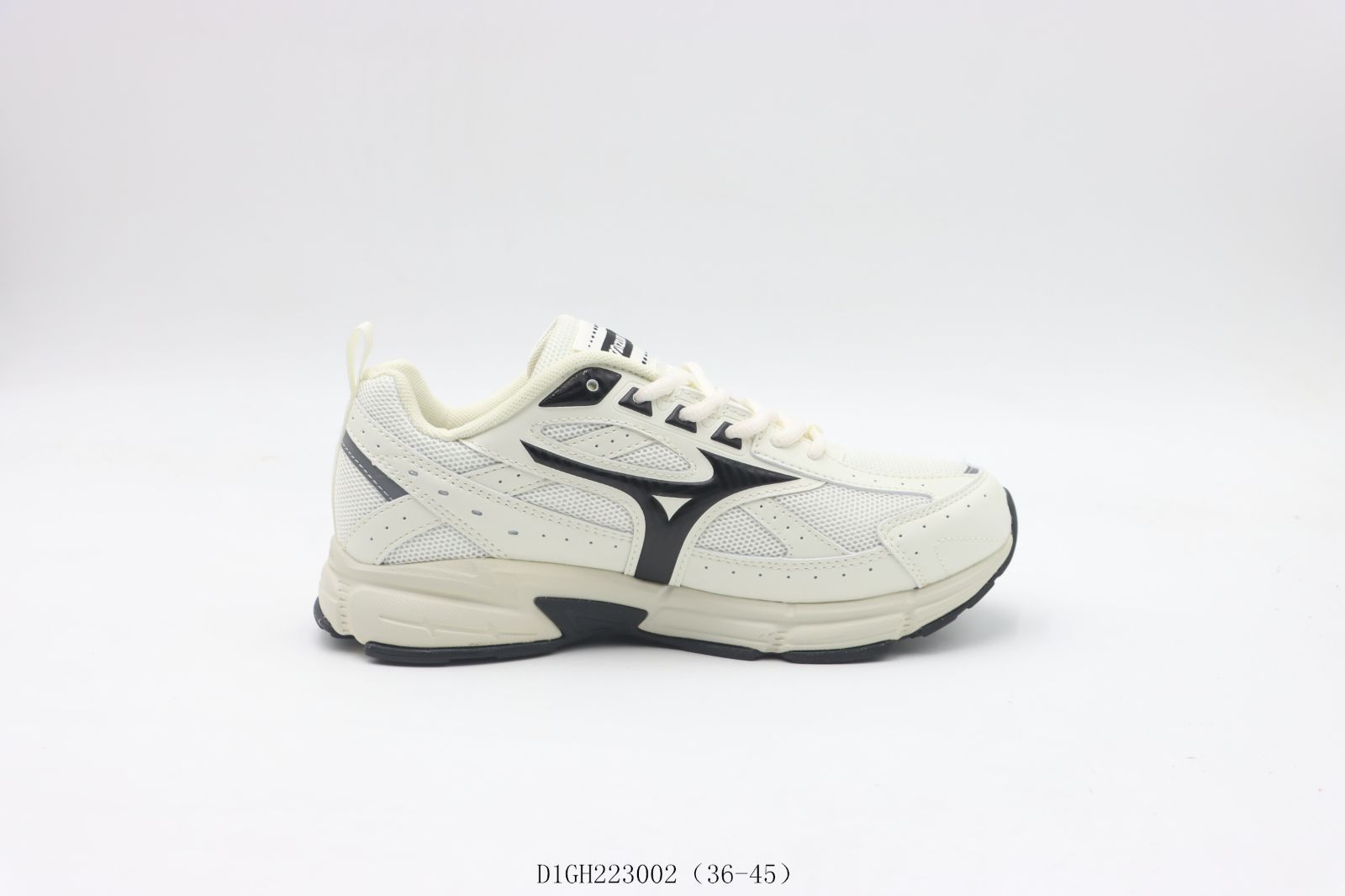 【今日特価】ミズノのランニングシューズ ホワイト＆ブラック D1GH223002-MM輸入0