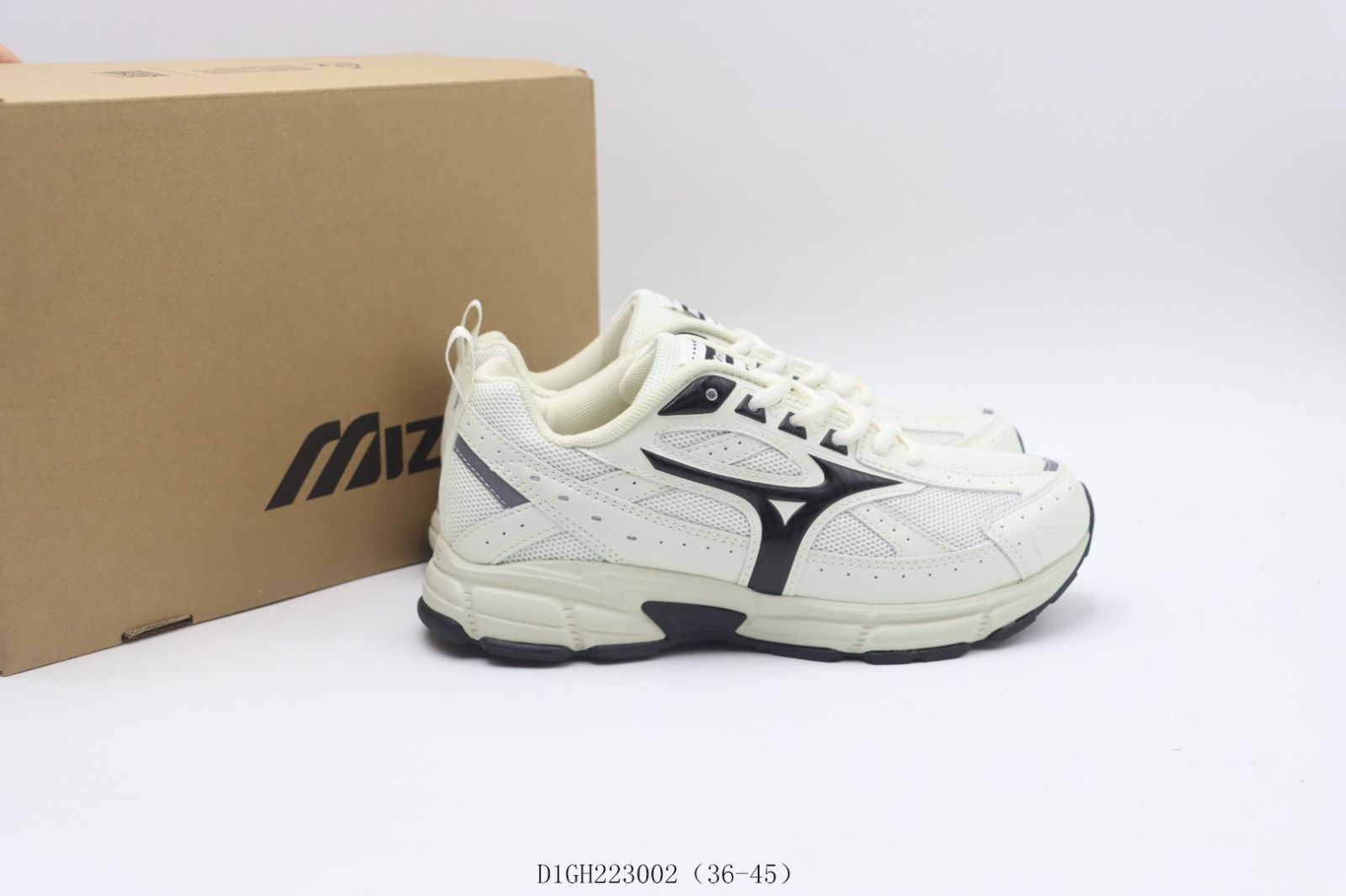 【今日特価】ミズノのランニングシューズ ホワイト＆ブラック D1GH223002-MM輸入0