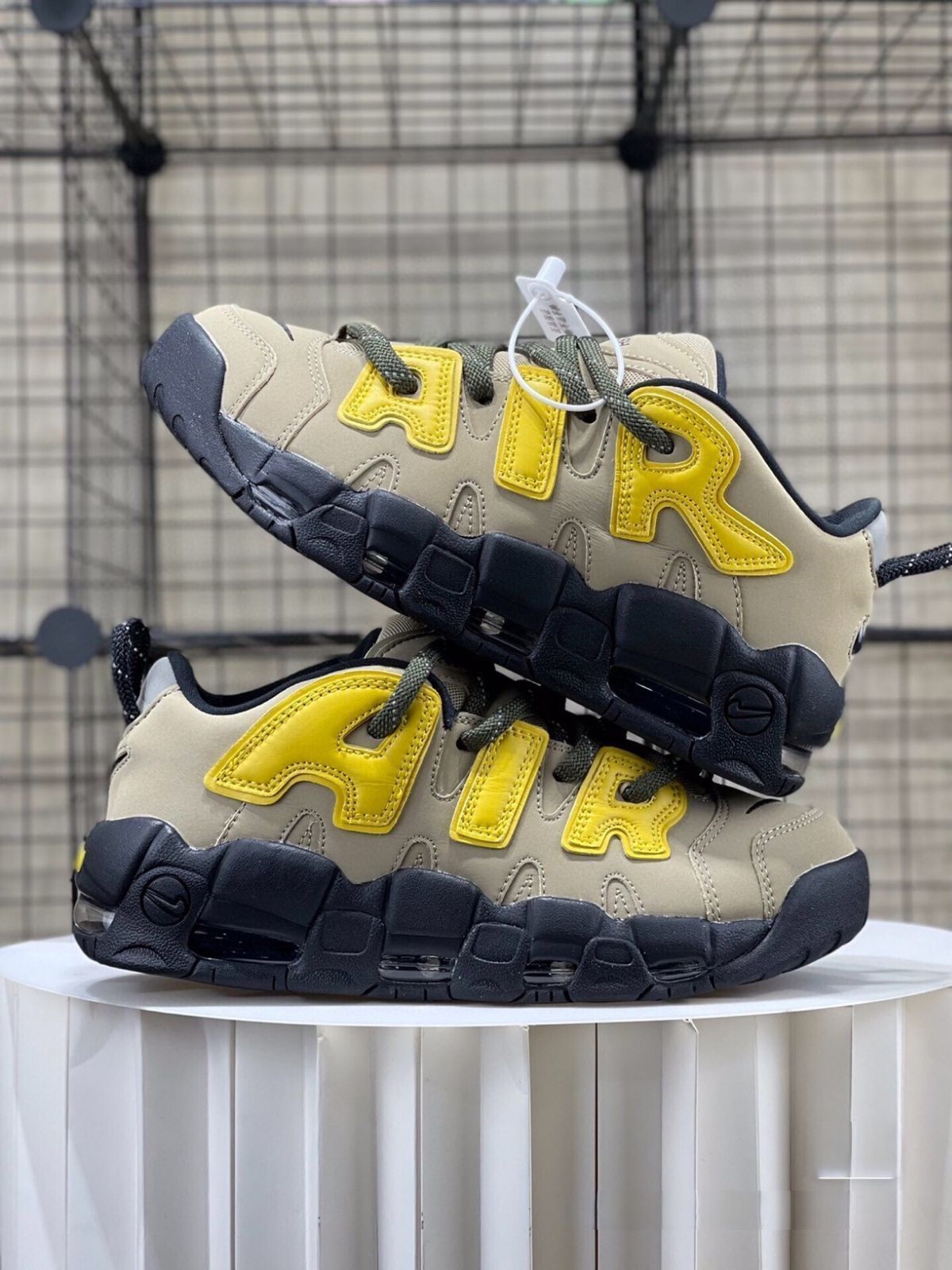 お値下げしました??即購入?? NIKE ナイキ AMBUSH AIR MORE UPTEMPO LOw SP スニーカー FB1299-200 箱付-MM輸入 お値下げしました??即購入?? NIKE ナイキ AMBUSH AIR MORE UPTEMPO LOw SP スニーカー FB1299-200 箱付-MM輸入
